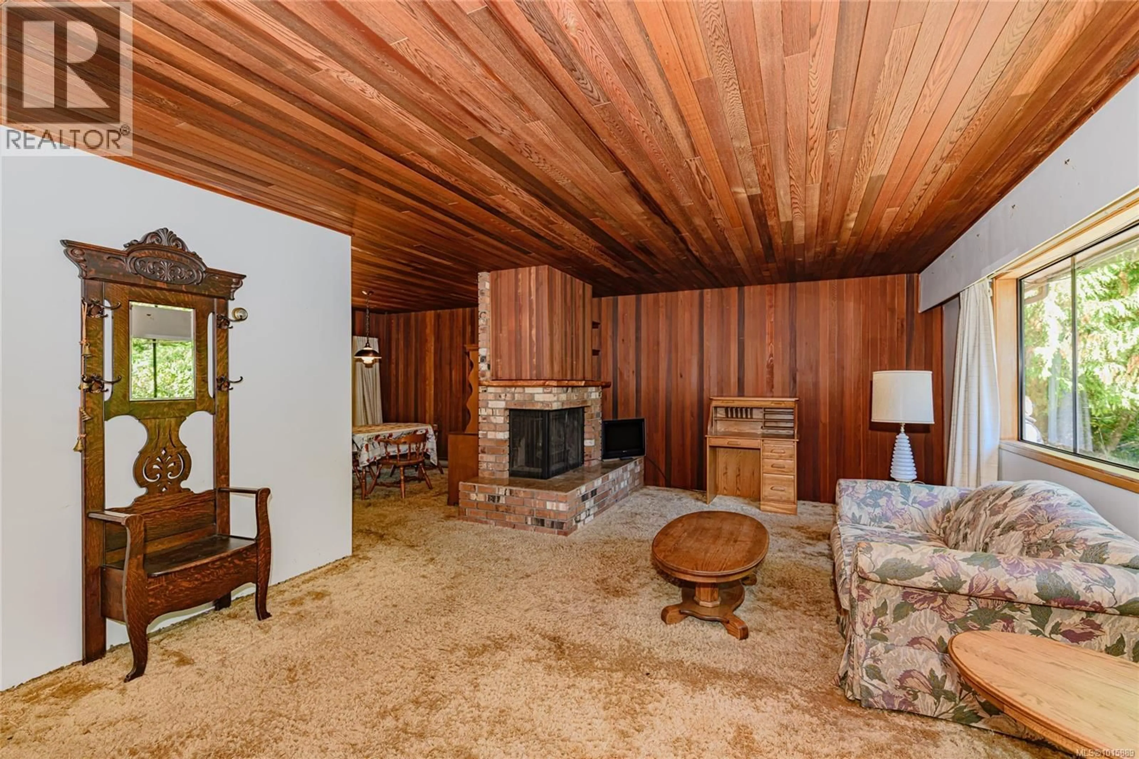 Indoor foyer for 210 KINGS LANE, Salt Spring British Columbia V8K2P7