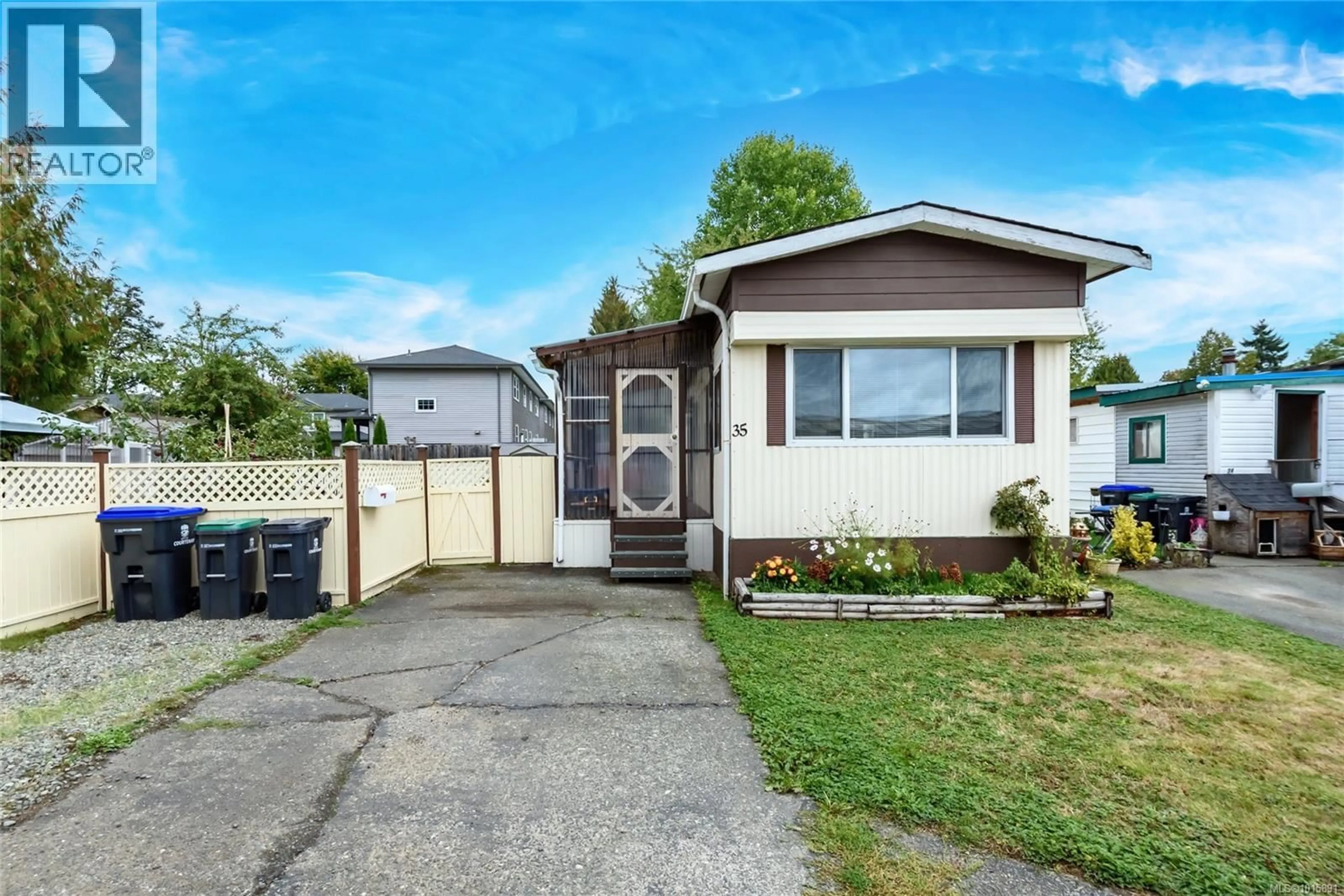 Home with vinyl exterior material, street for 35 - 1180 EDGETT ROAD, Courtenay British Columbia V9N6C7