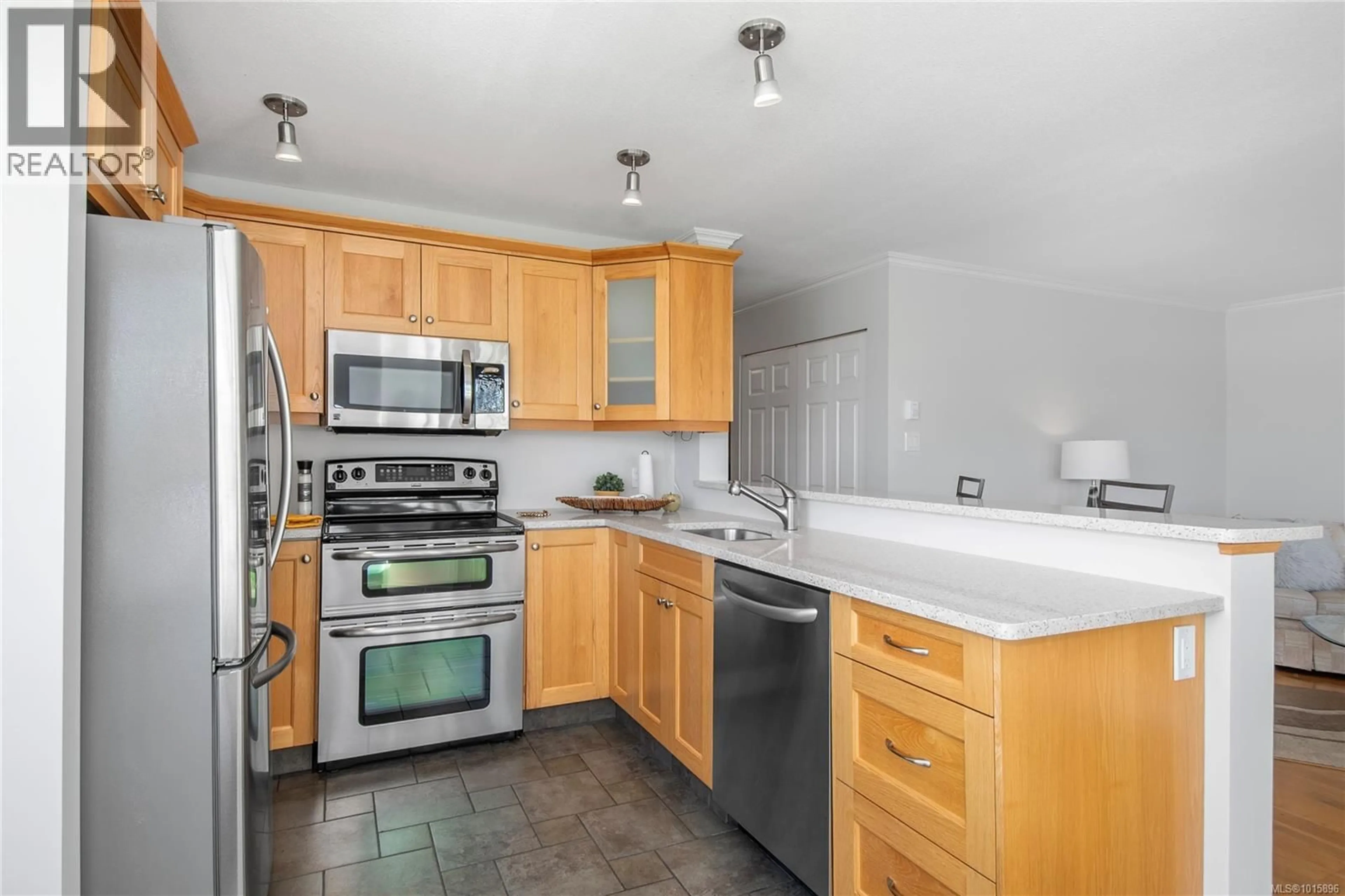 Standard kitchen, unknown for 2203 - 27 ISLAND HIGHWAY SOUTH, Campbell River British Columbia V9W1A2