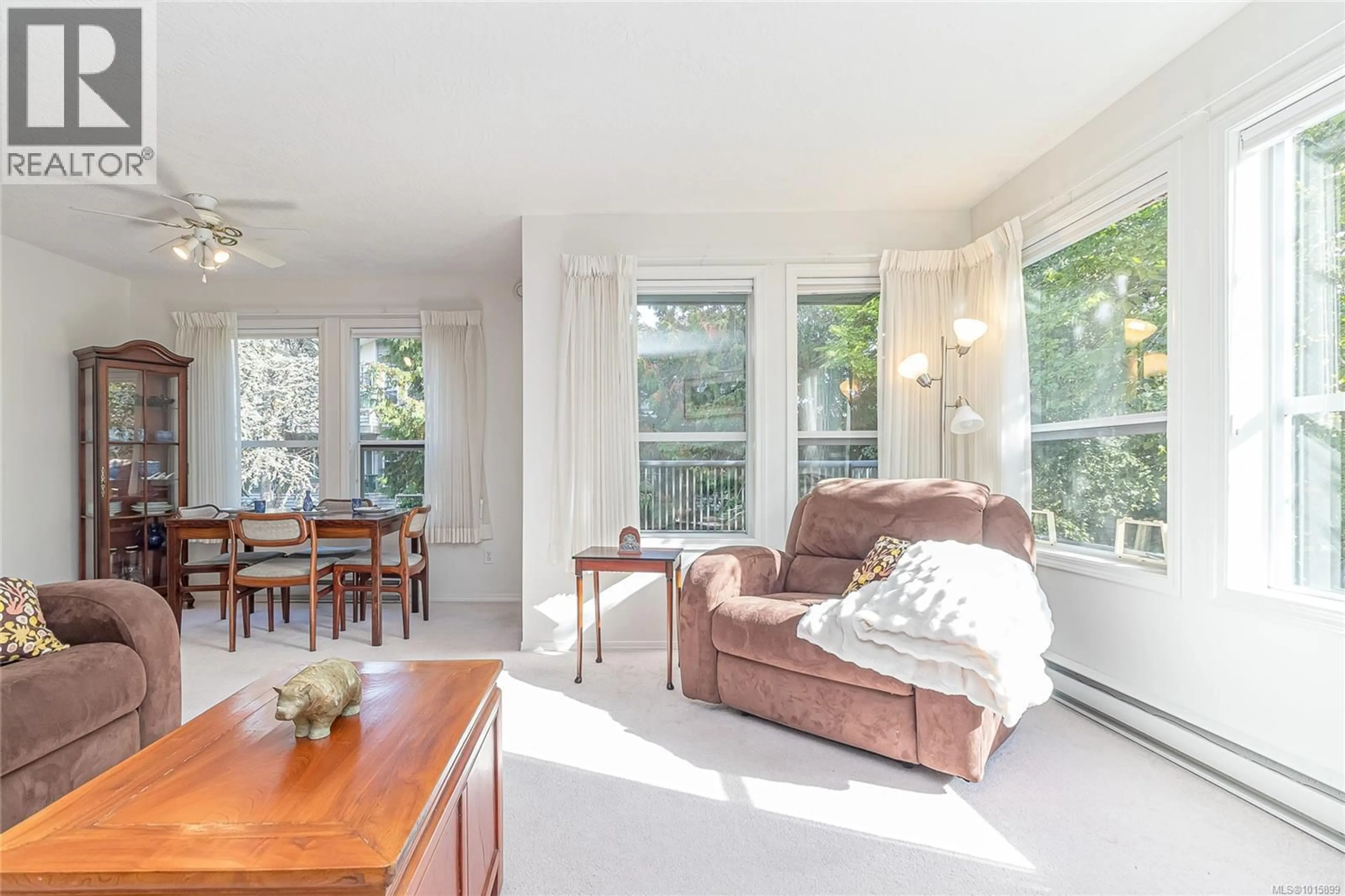 Living room with furniture, unknown for 204 - 9945 FIFTH STREET, Sidney British Columbia V8L2X6