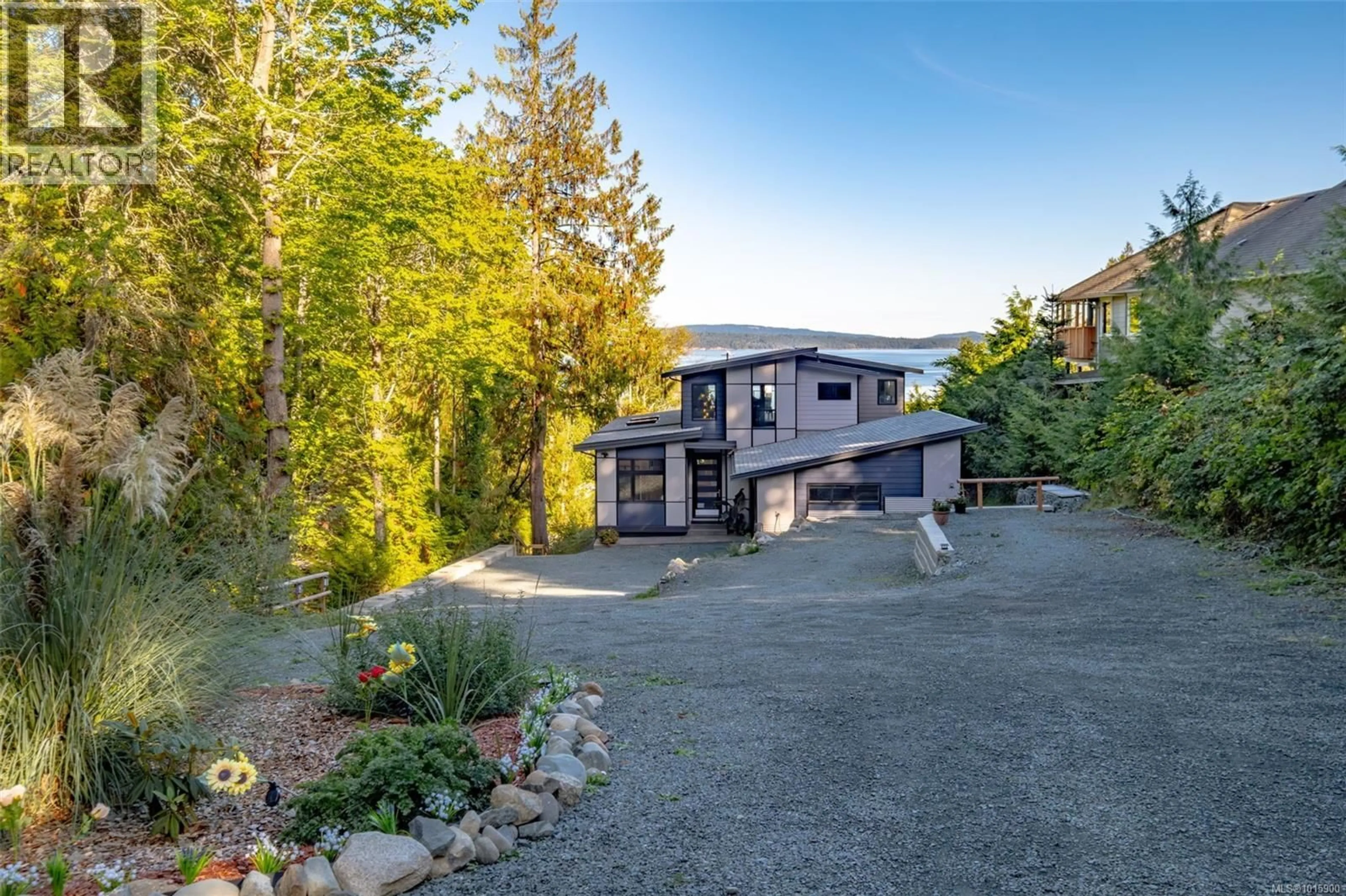 A pic from outside/outdoor area/front of a property/back of a property/a pic from drone, unknown for 10333 CHEMAINUS ROAD, Chemainus British Columbia V0R1K2