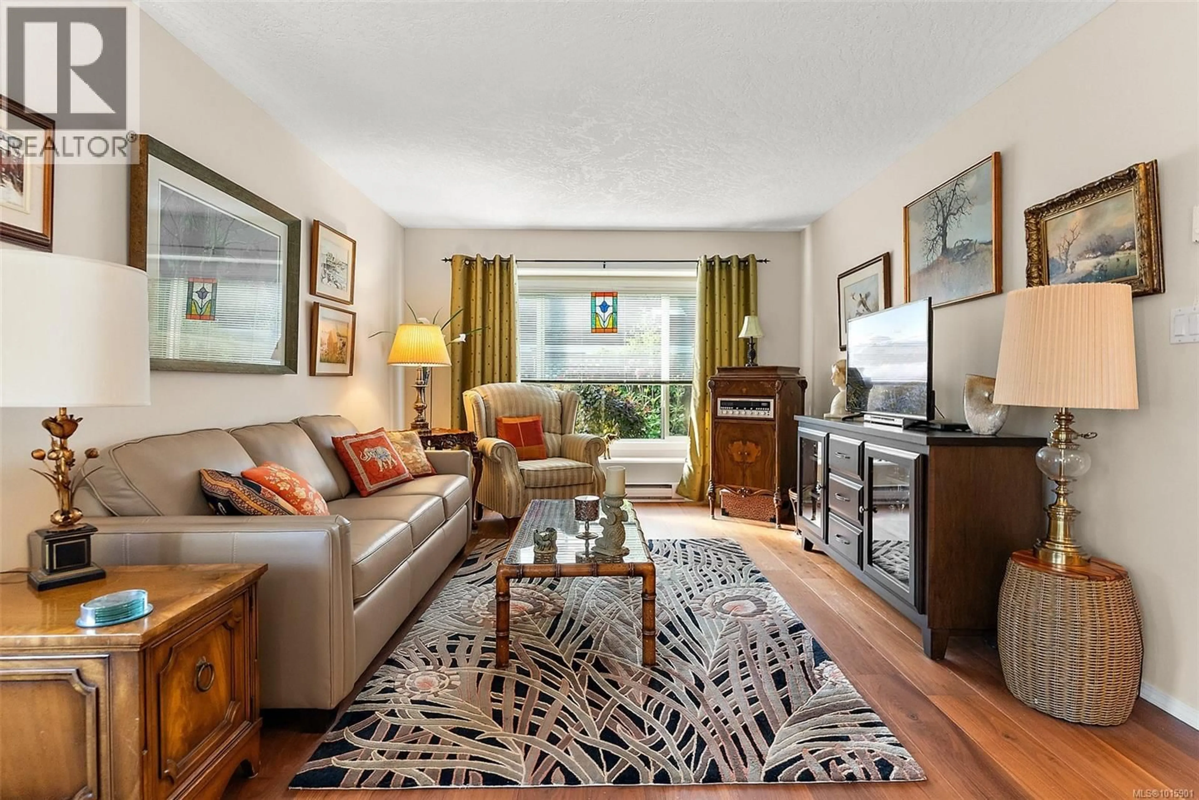 Living room with furniture, unknown for 87 - 7570 TETAYUT ROAD, Central Saanich British Columbia V8M2H4