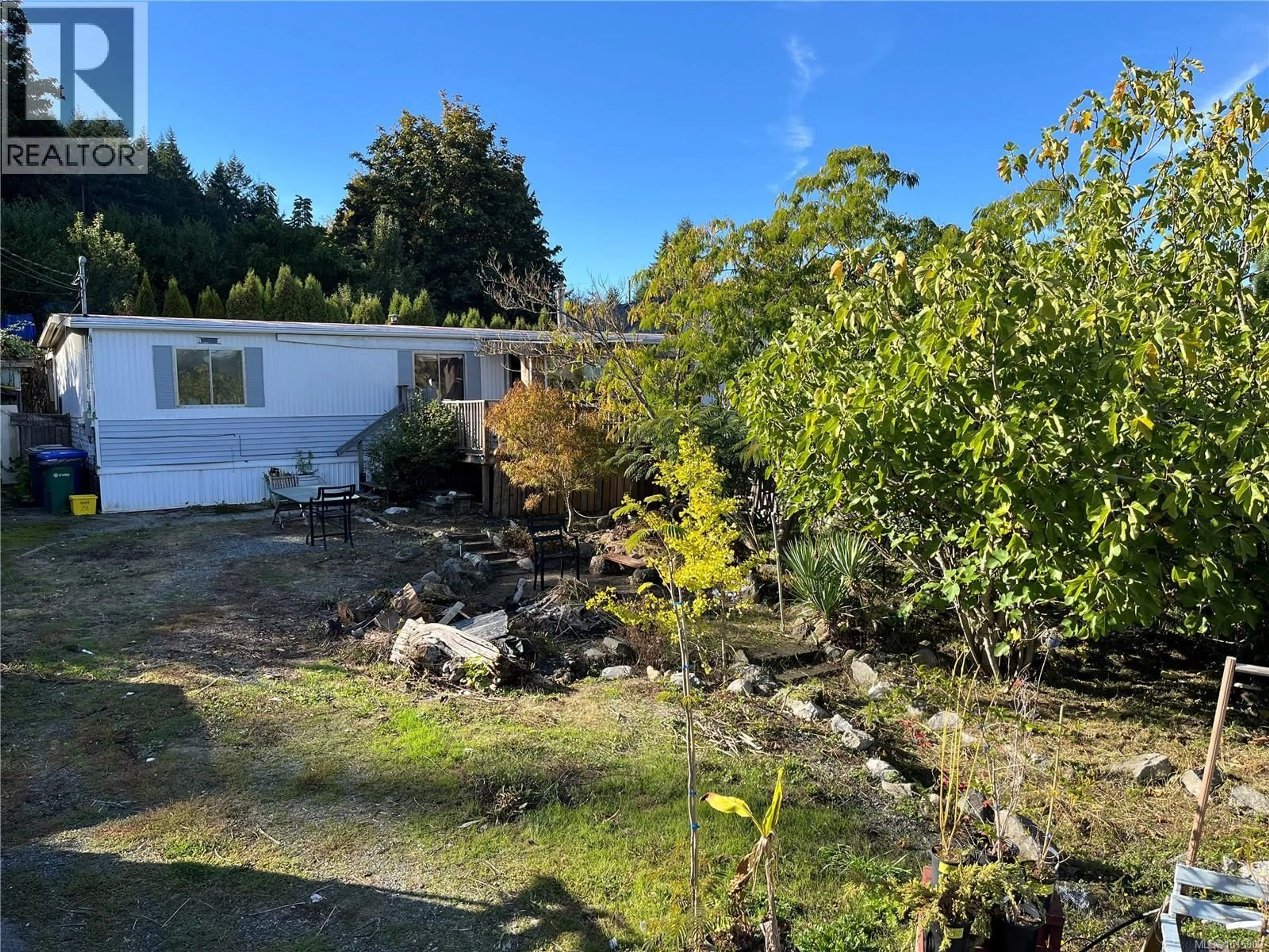 A pic from outside/outdoor area/front of a property/back of a property/a pic from drone, unknown for 5010 GROUHEL ROAD, Ladysmith British Columbia V9G1J5