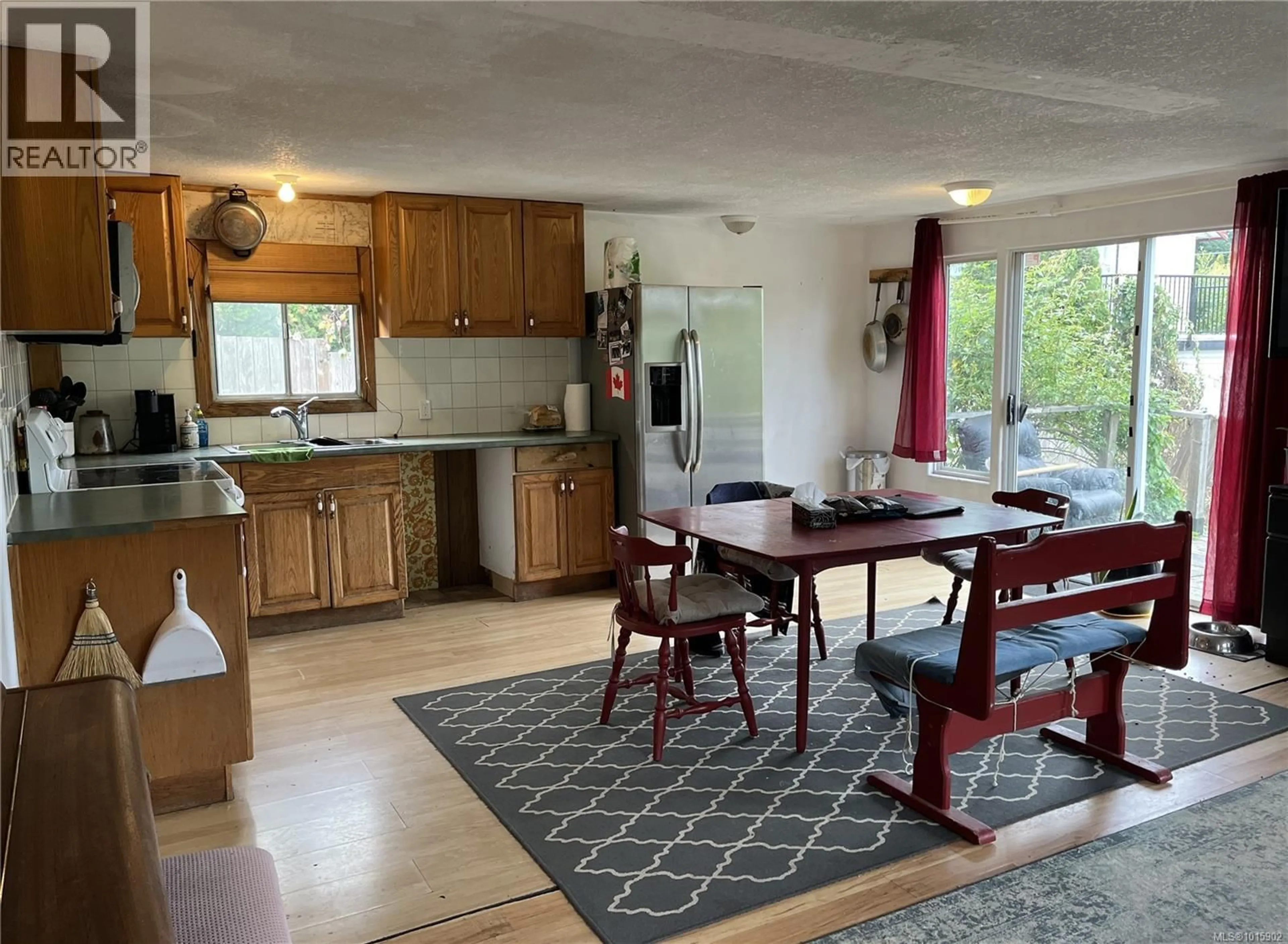 Open concept kitchen, unknown for 5010 GROUHEL ROAD, Ladysmith British Columbia V9G1J5