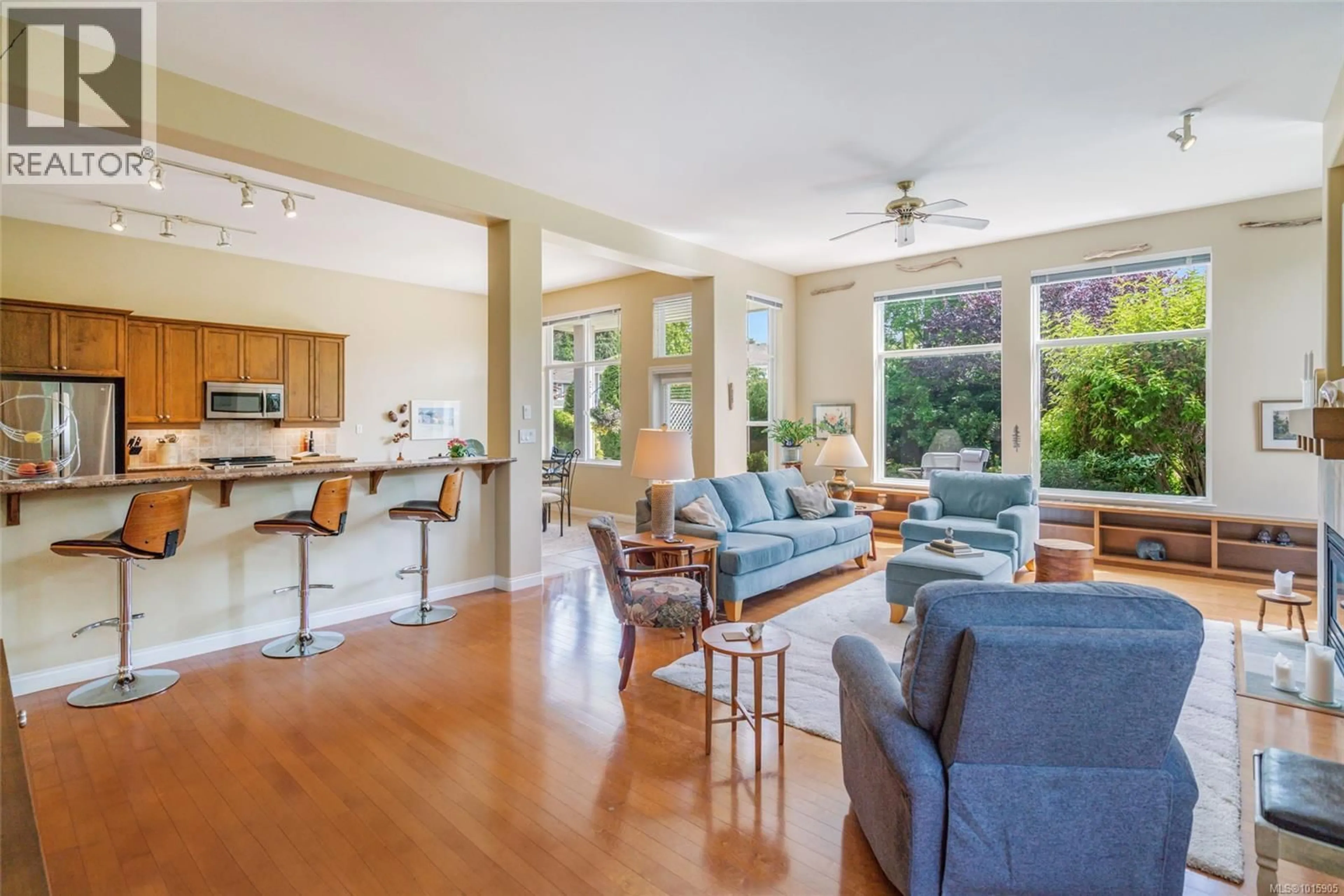 Living room with furniture, unknown for 1416 SATURNA DRIVE, Parksville British Columbia V9P2Y1
