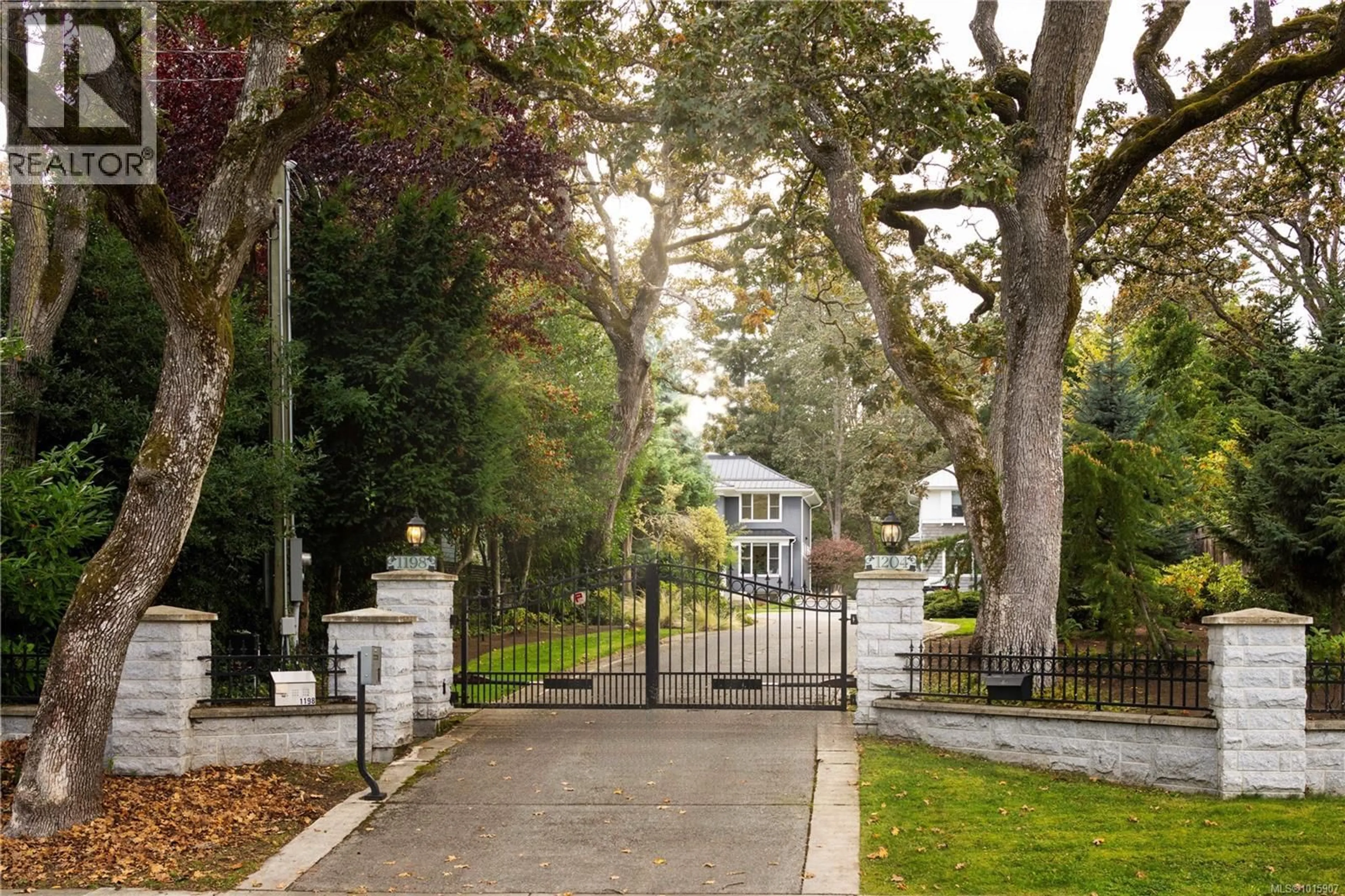 Unknown for 1198 HEWLETT PLACE, Oak Bay British Columbia V8S4P7