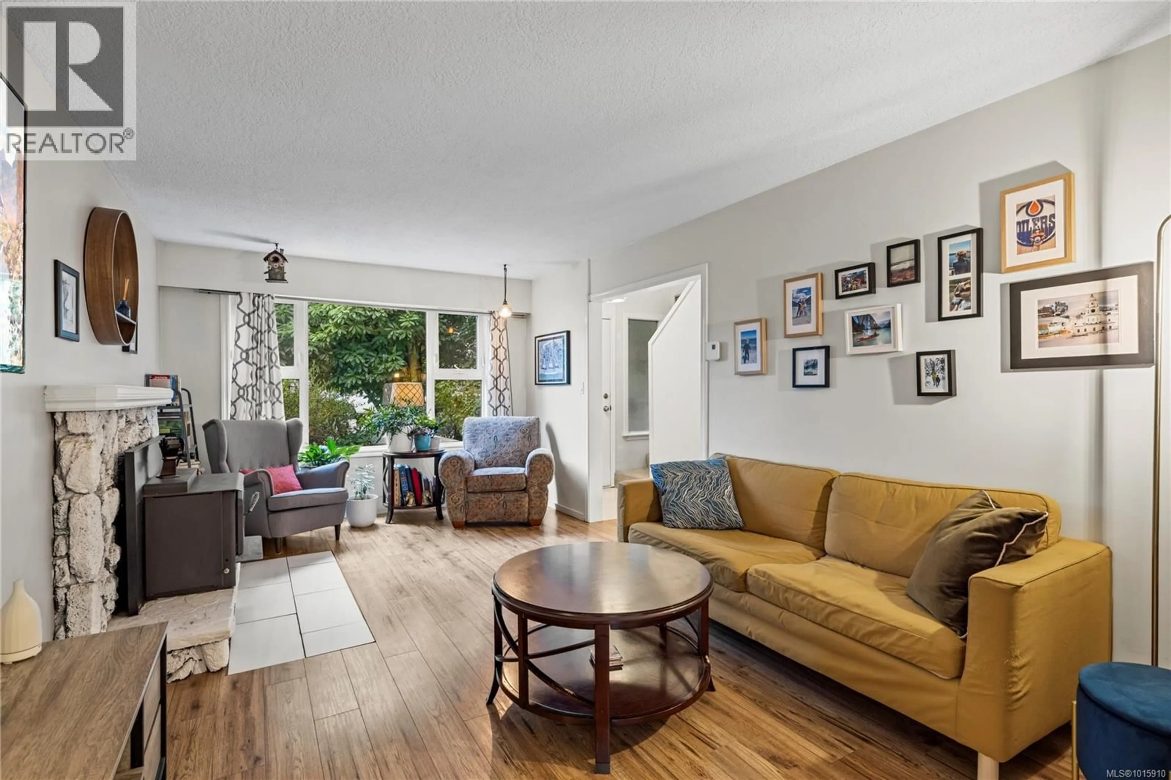 Living room with furniture, unknown for 3711 LONG LAKE TERRACE, Nanaimo British Columbia V9T2V2