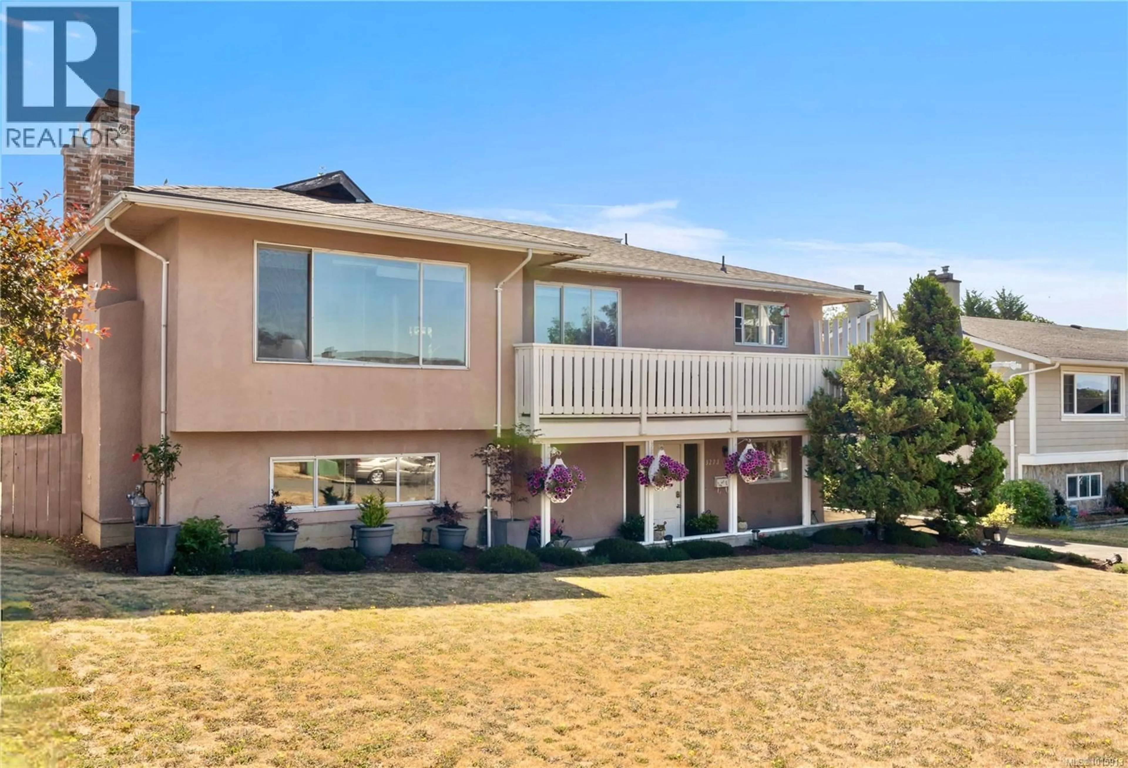 Home with vinyl exterior material, unknown for 3273 MEGAW PLACE, Saanich British Columbia V8P5J7