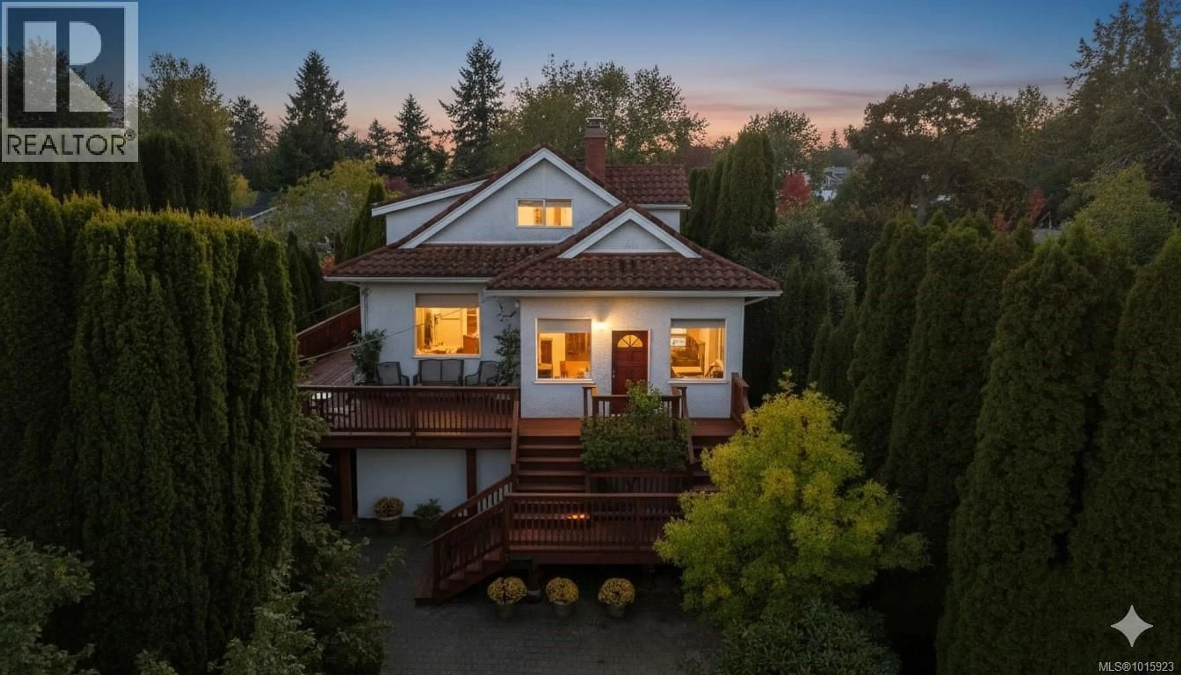 A pic from outside/outdoor area/front of a property/back of a property/a pic from drone, unknown for 1295 SANTA ROSA AVENUE, Saanich British Columbia V8Z2V5