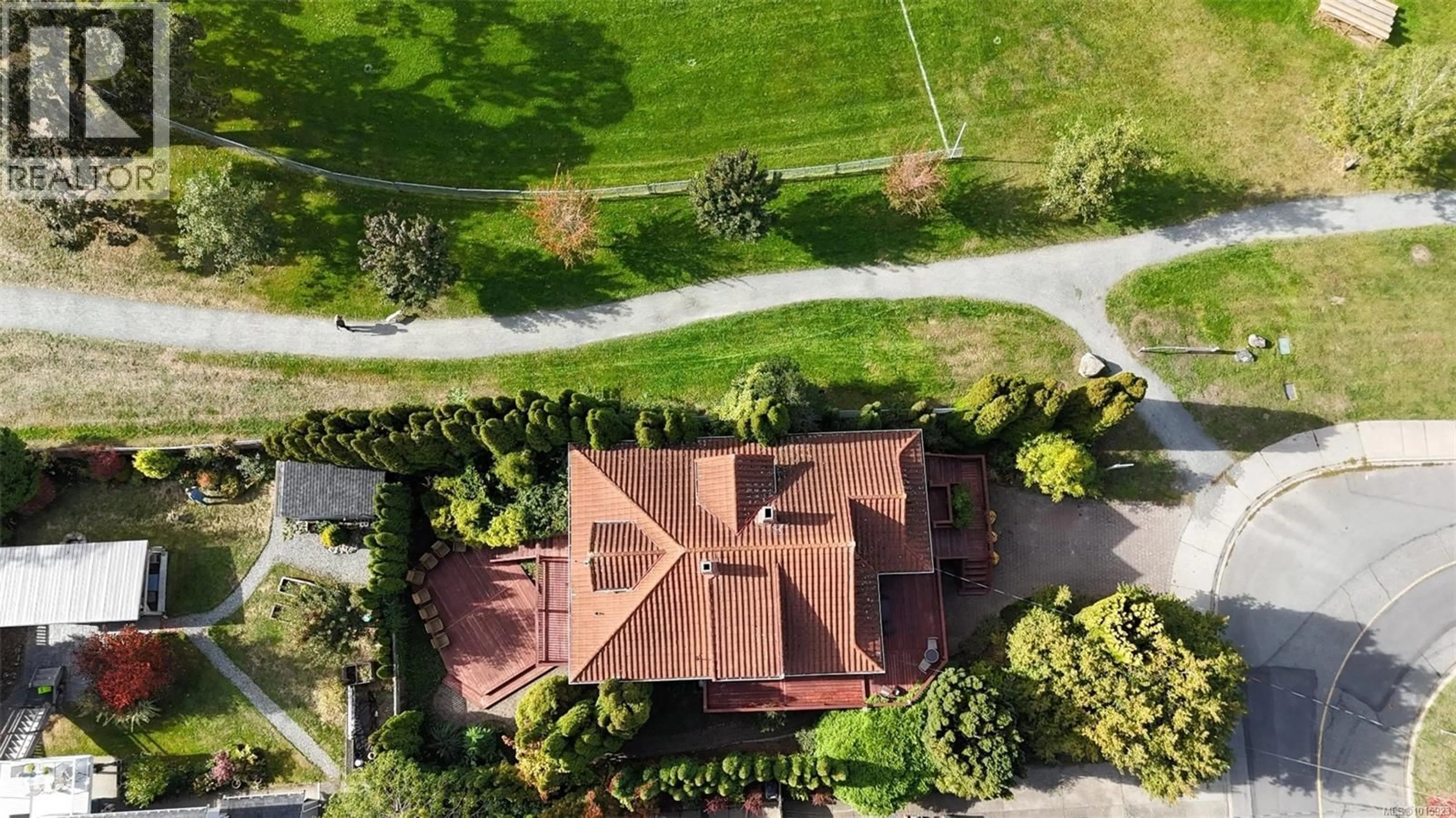 A pic from outside/outdoor area/front of a property/back of a property/a pic from drone, street for 1295 SANTA ROSA AVENUE, Saanich British Columbia V8Z2V5