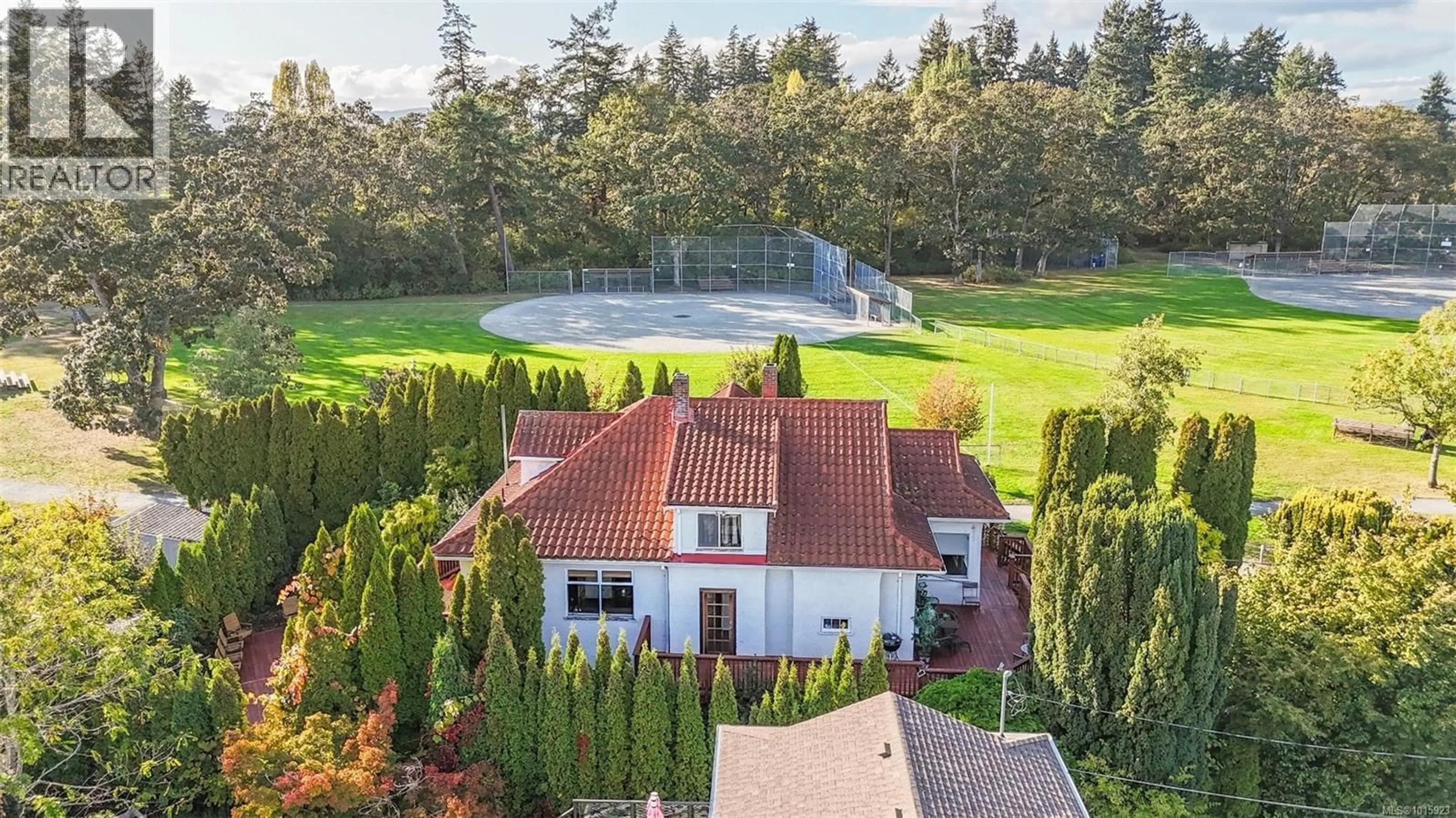 A pic from outside/outdoor area/front of a property/back of a property/a pic from drone, unknown for 1295 SANTA ROSA AVENUE, Saanich British Columbia V8Z2V5