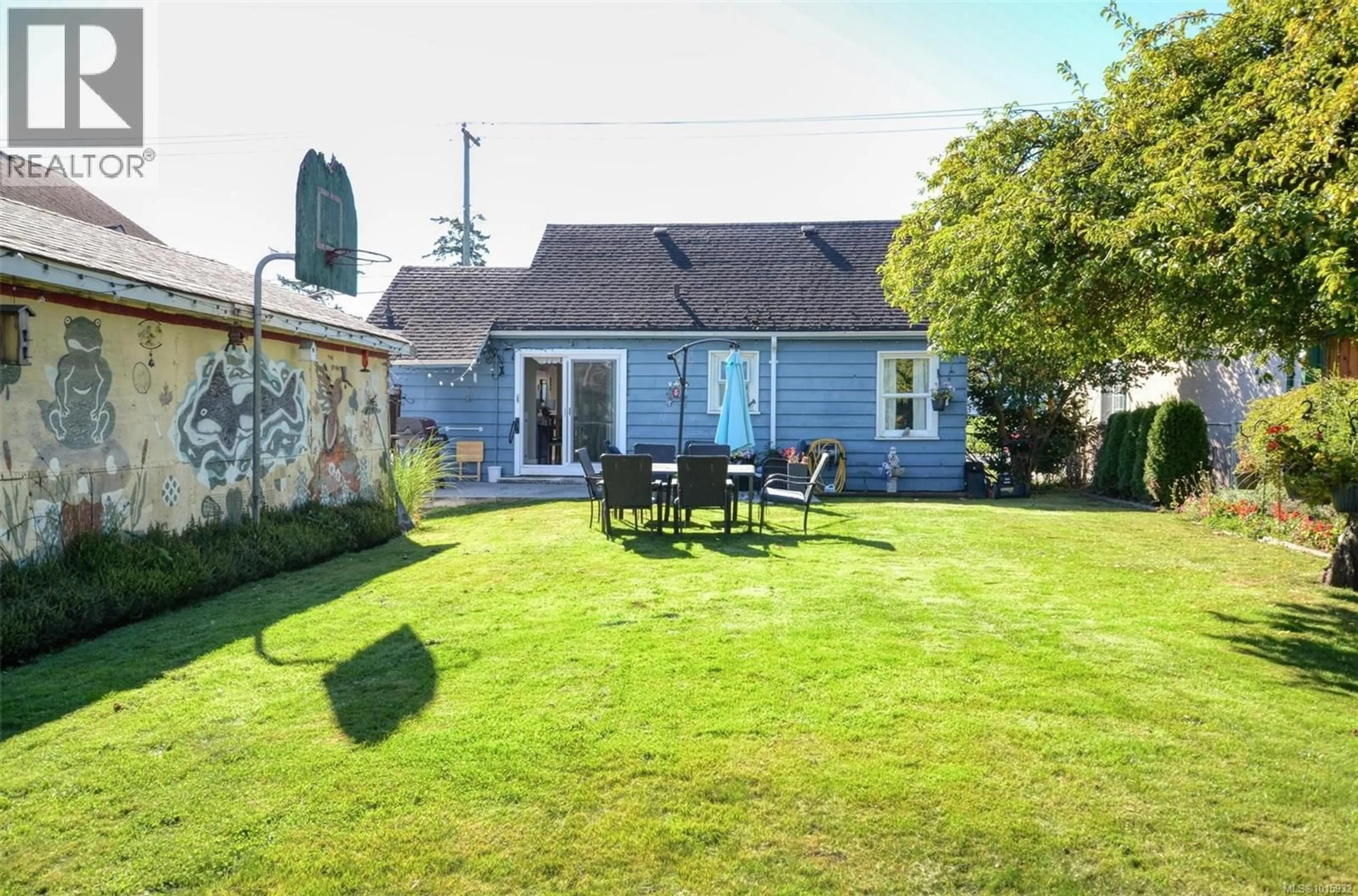 A pic from outside/outdoor area/front of a property/back of a property/a pic from drone, street for 1006 LYALL STREET, Esquimalt British Columbia V9A5E9