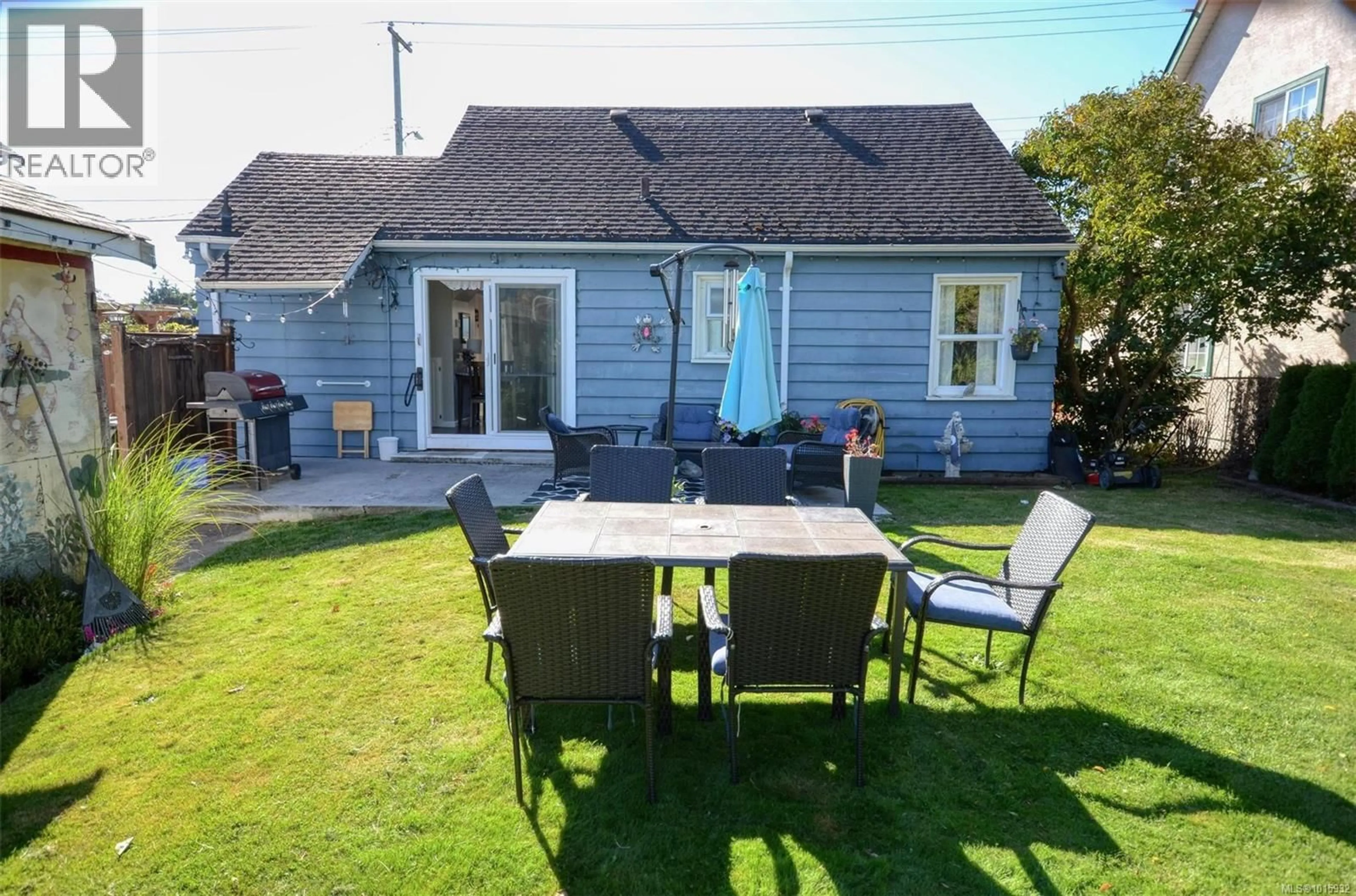 A pic from outside/outdoor area/front of a property/back of a property/a pic from drone, street for 1006 LYALL STREET, Esquimalt British Columbia V9A5E9