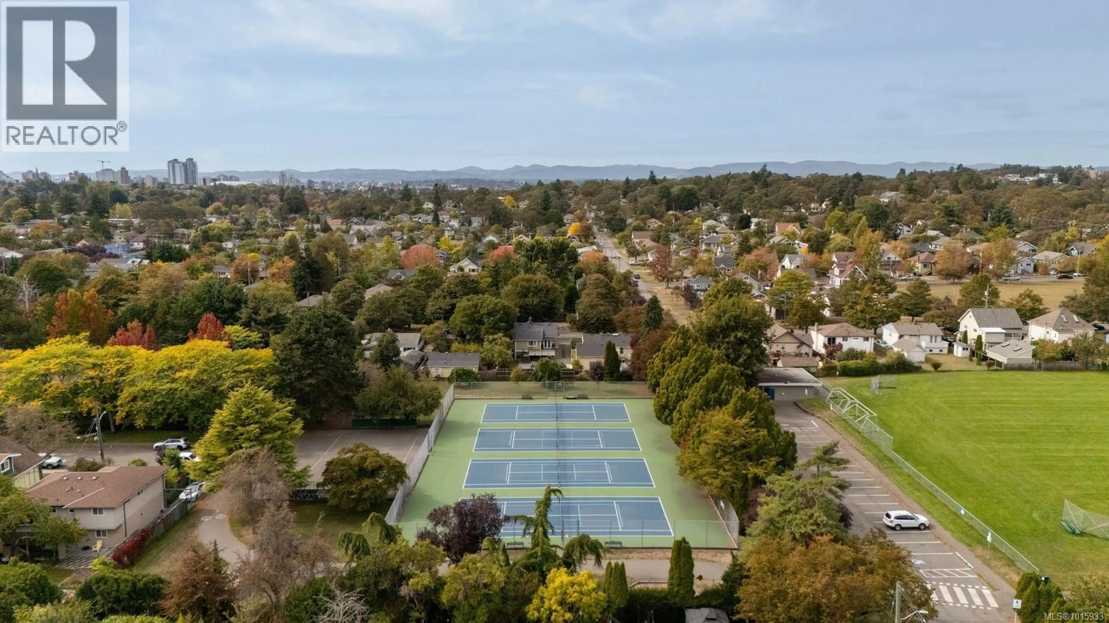 A pic from outside/outdoor area/front of a property/back of a property/a pic from drone, water/lake/river/ocean view for 2659 VICTOR STREET, Victoria British Columbia V8R4E3