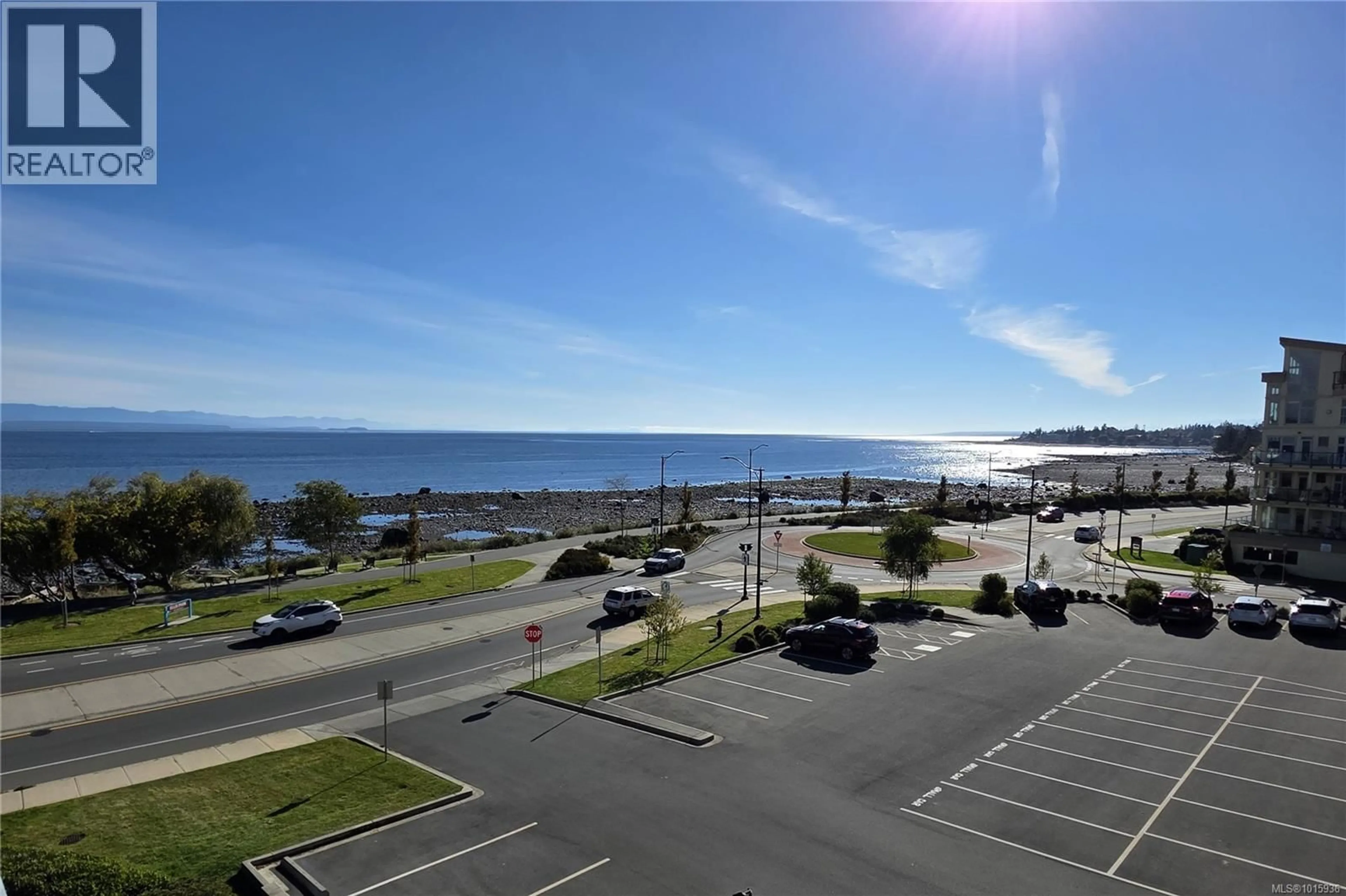 A pic from outside/outdoor area/front of a property/back of a property/a pic from drone, water/lake/river/ocean view for 301 - 1350 ISLAND HIGHWAY SOUTH, Campbell River British Columbia V9N2N5