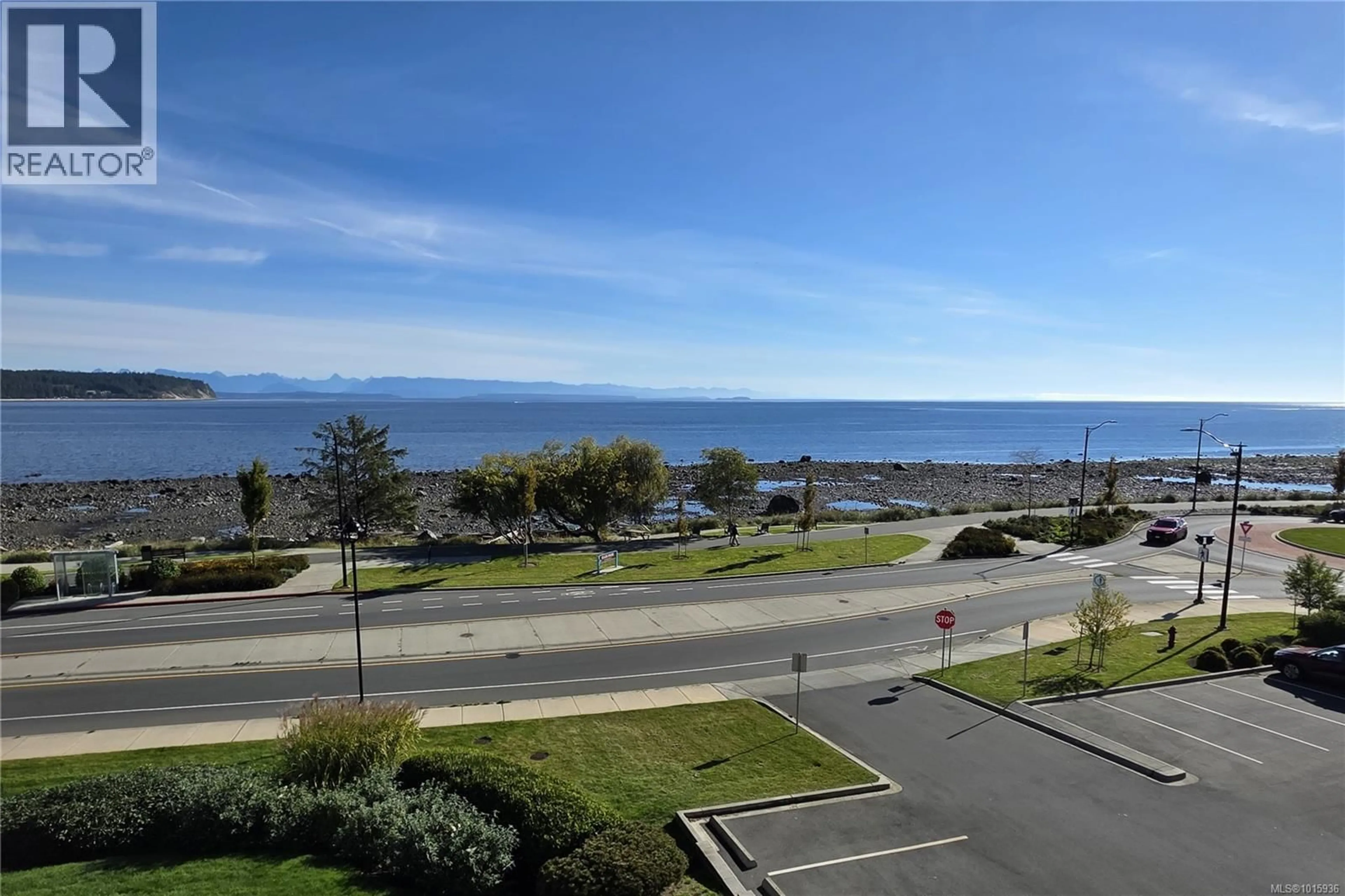 A pic from outside/outdoor area/front of a property/back of a property/a pic from drone, water/lake/river/ocean view for 301 - 1350 ISLAND HIGHWAY SOUTH, Campbell River British Columbia V9N2N5