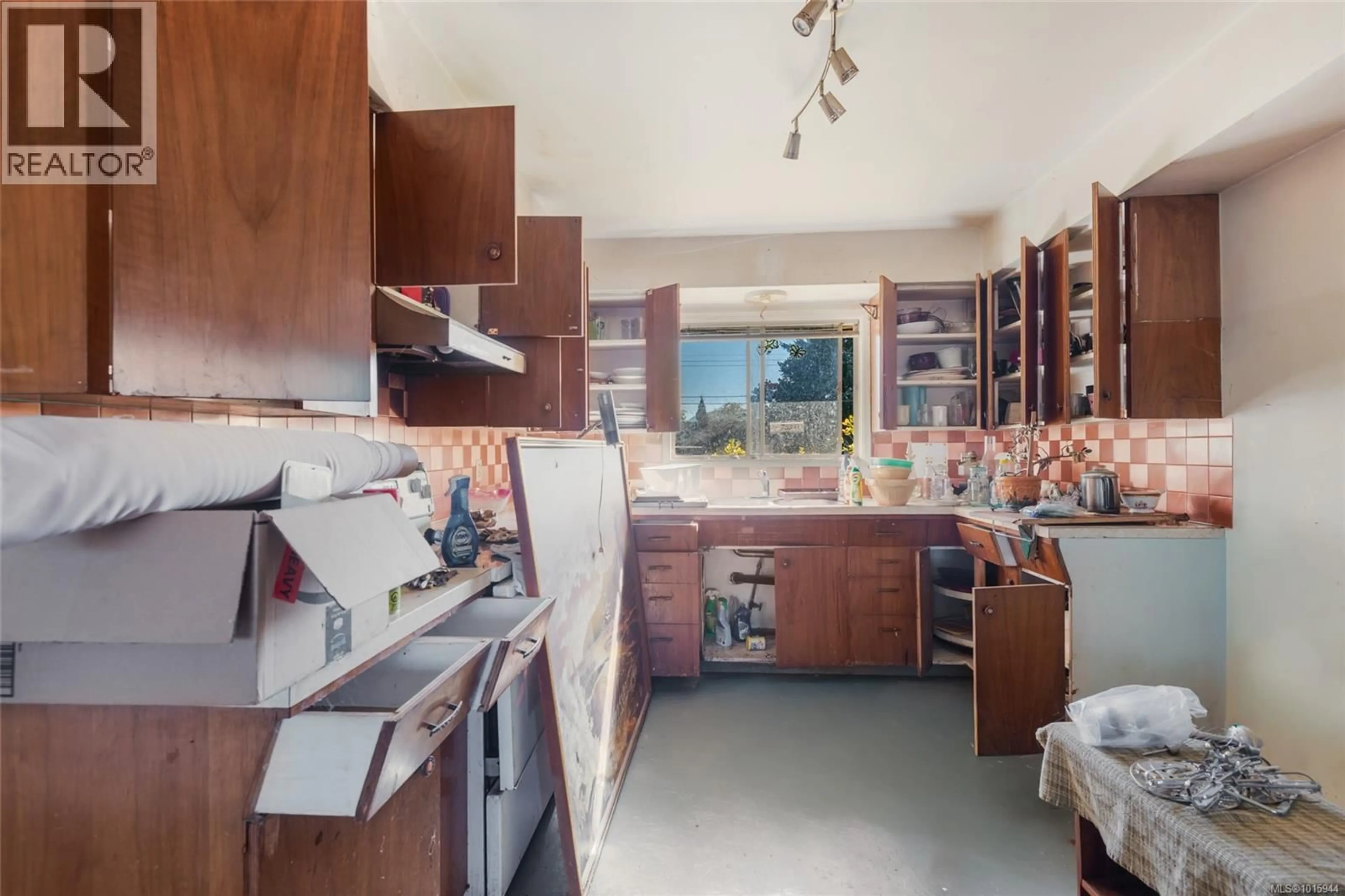 Standard kitchen, ceramic/tile floor for 3868 GLENSIDE ROAD, Port Alberni British Columbia V9Y5X7