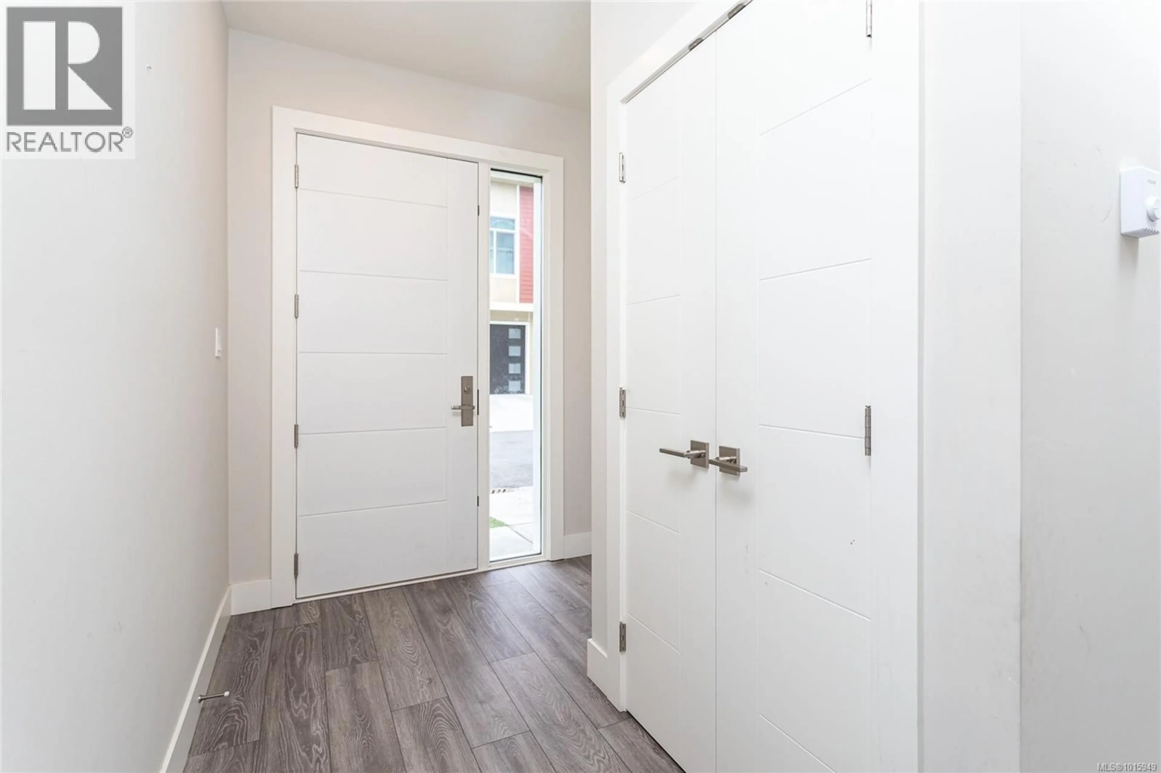 Indoor entryway for 629 SELWYN CLOSE, Langford British Columbia V9B6M1