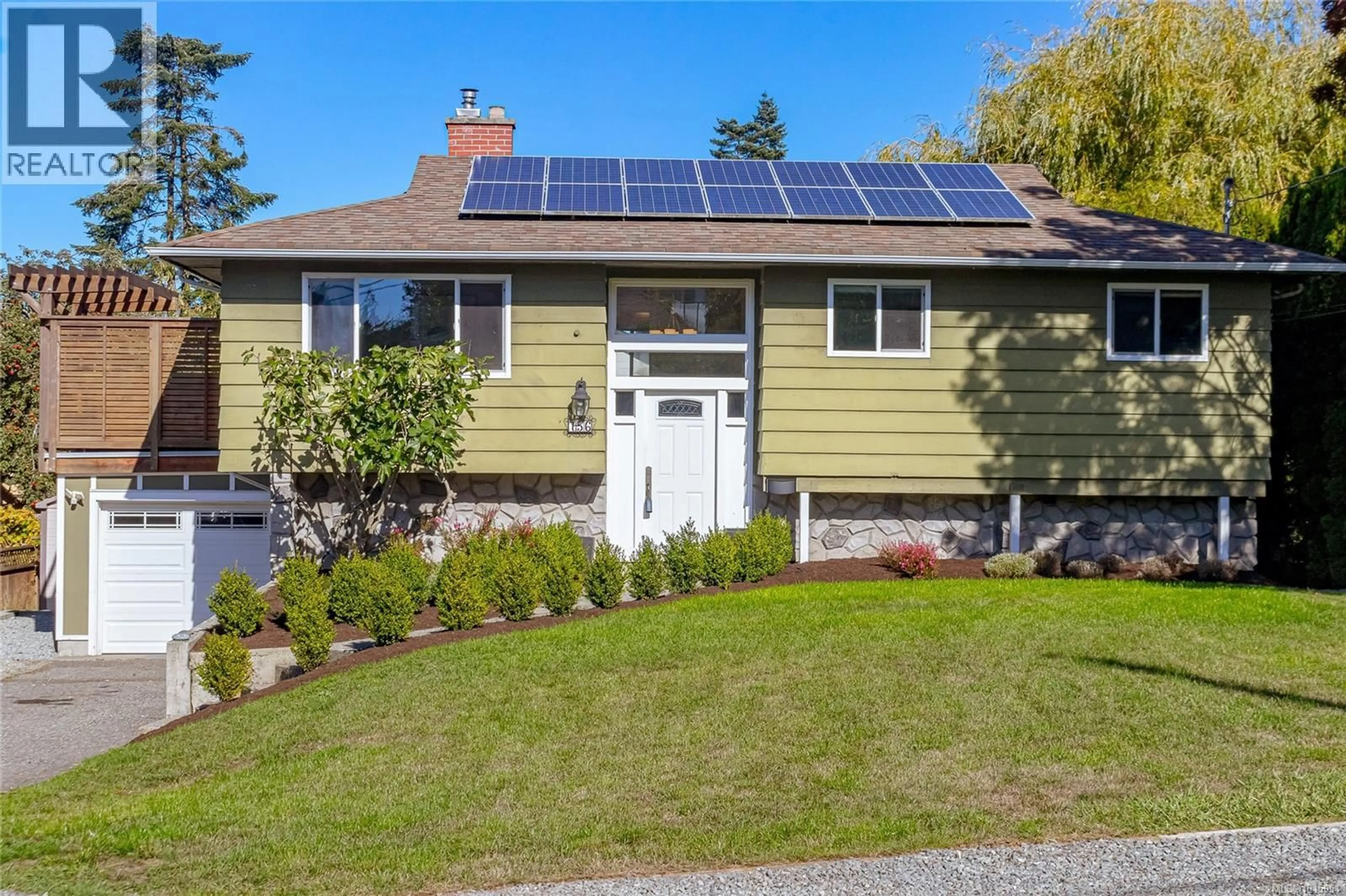 Home with vinyl exterior material, street for 756 SNOWDROP AVENUE, Saanich British Columbia V8Z2N2