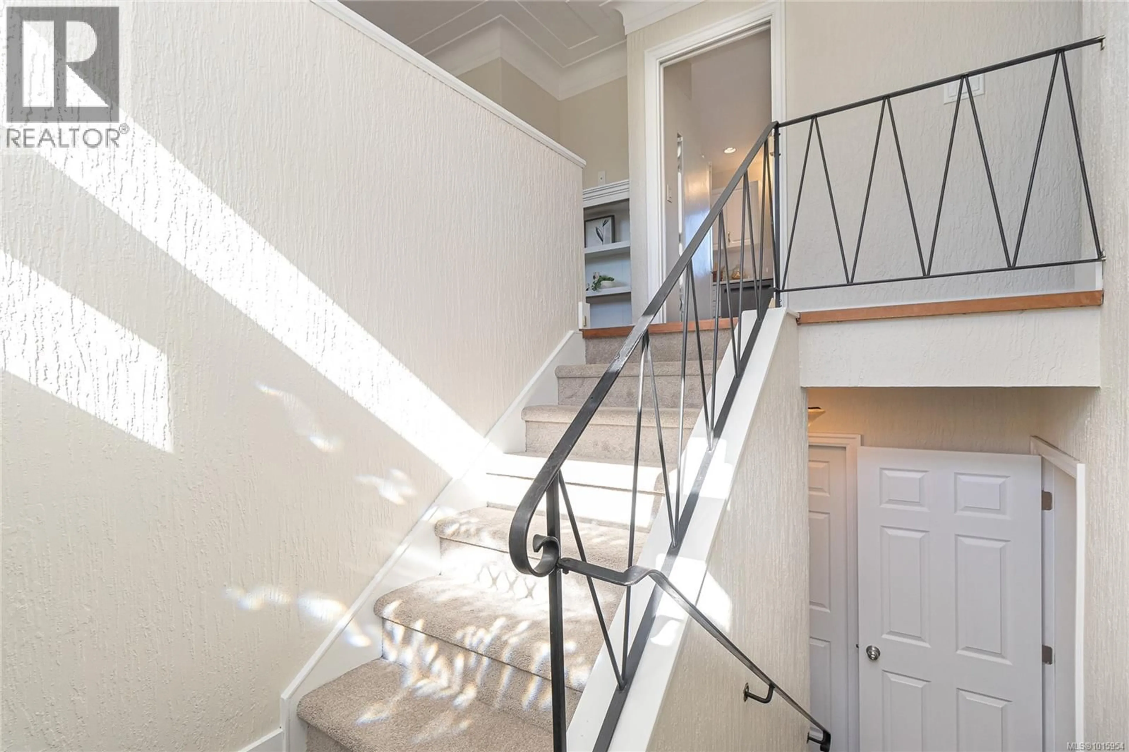 Stairs for 756 SNOWDROP AVENUE, Saanich British Columbia V8Z2N2