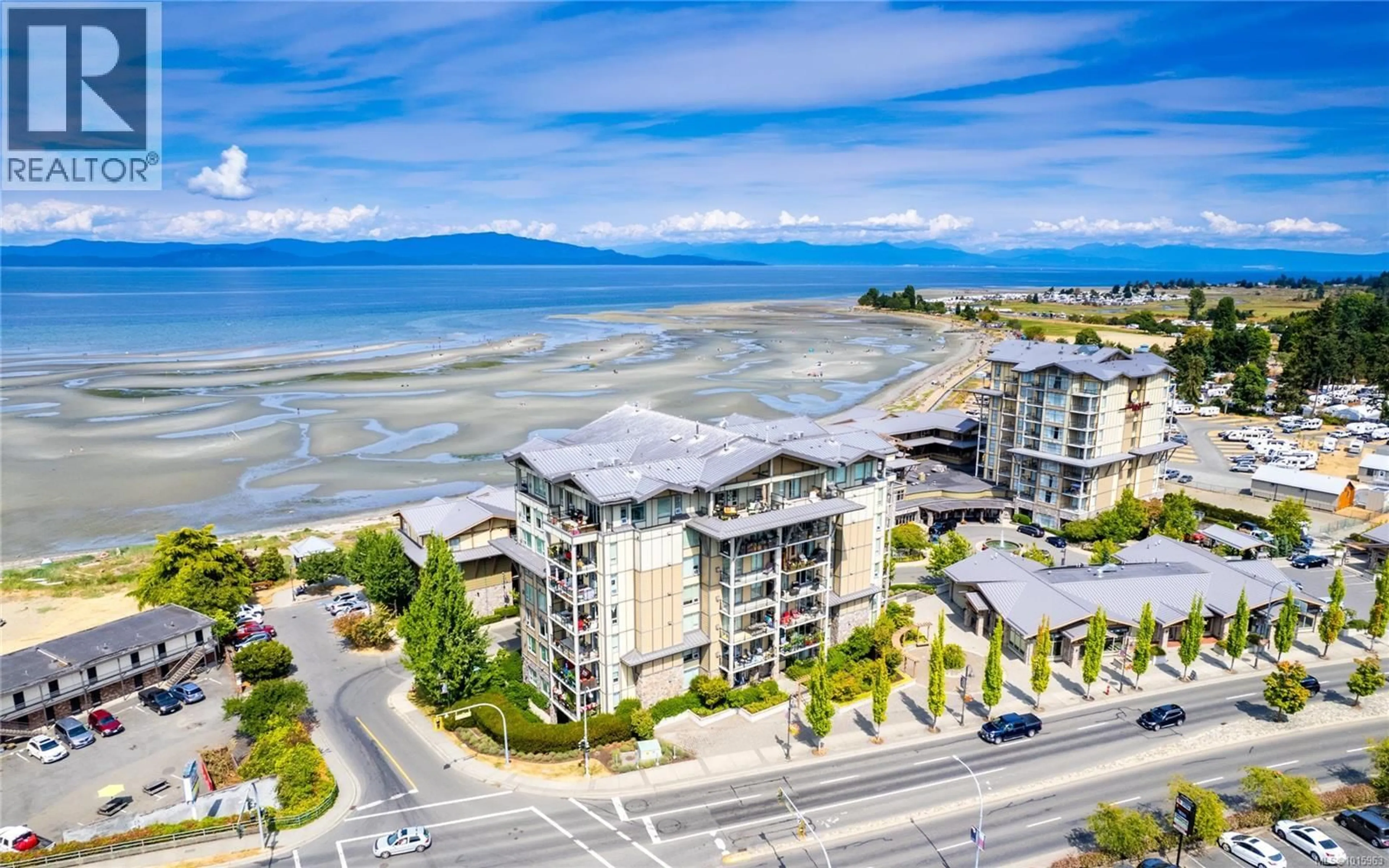 A pic from outside/outdoor area/front of a property/back of a property/a pic from drone, water/lake/river/ocean view for 401 - 194 BEACHSIDE DRIVE, Parksville British Columbia V9P0B1