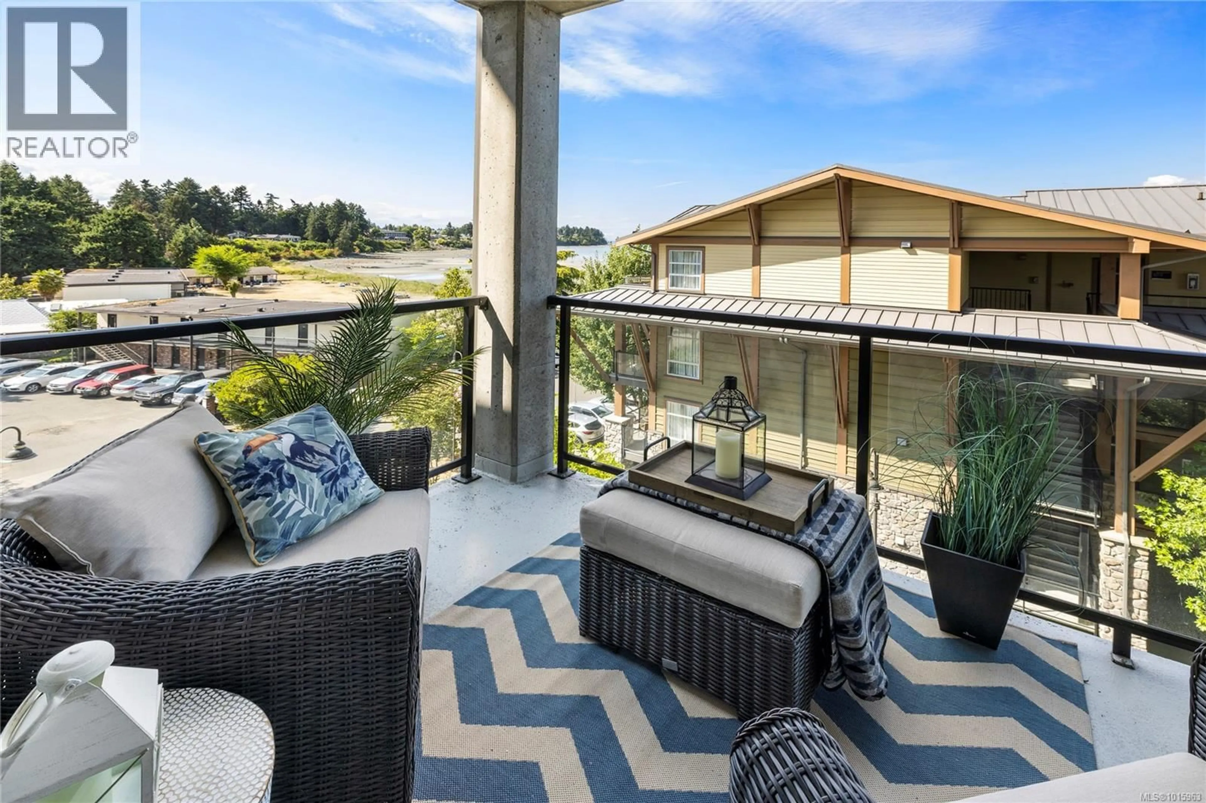 Patio, water/lake/river/ocean view for 401 - 194 BEACHSIDE DRIVE, Parksville British Columbia V9P0B1