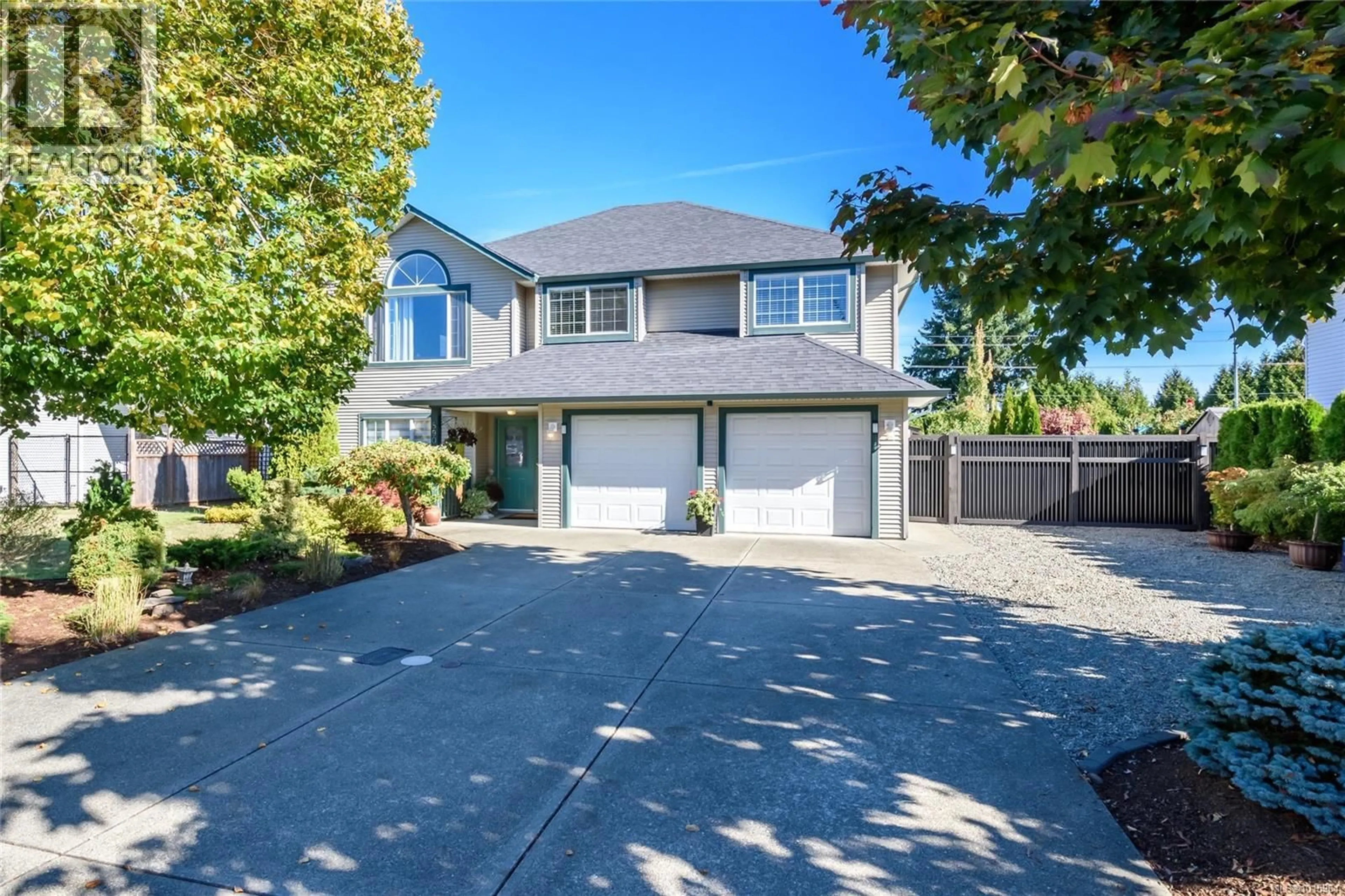 Home with vinyl exterior material, street for 890 WADDINGTON CRESCENT, Courtenay British Columbia V9N9H7
