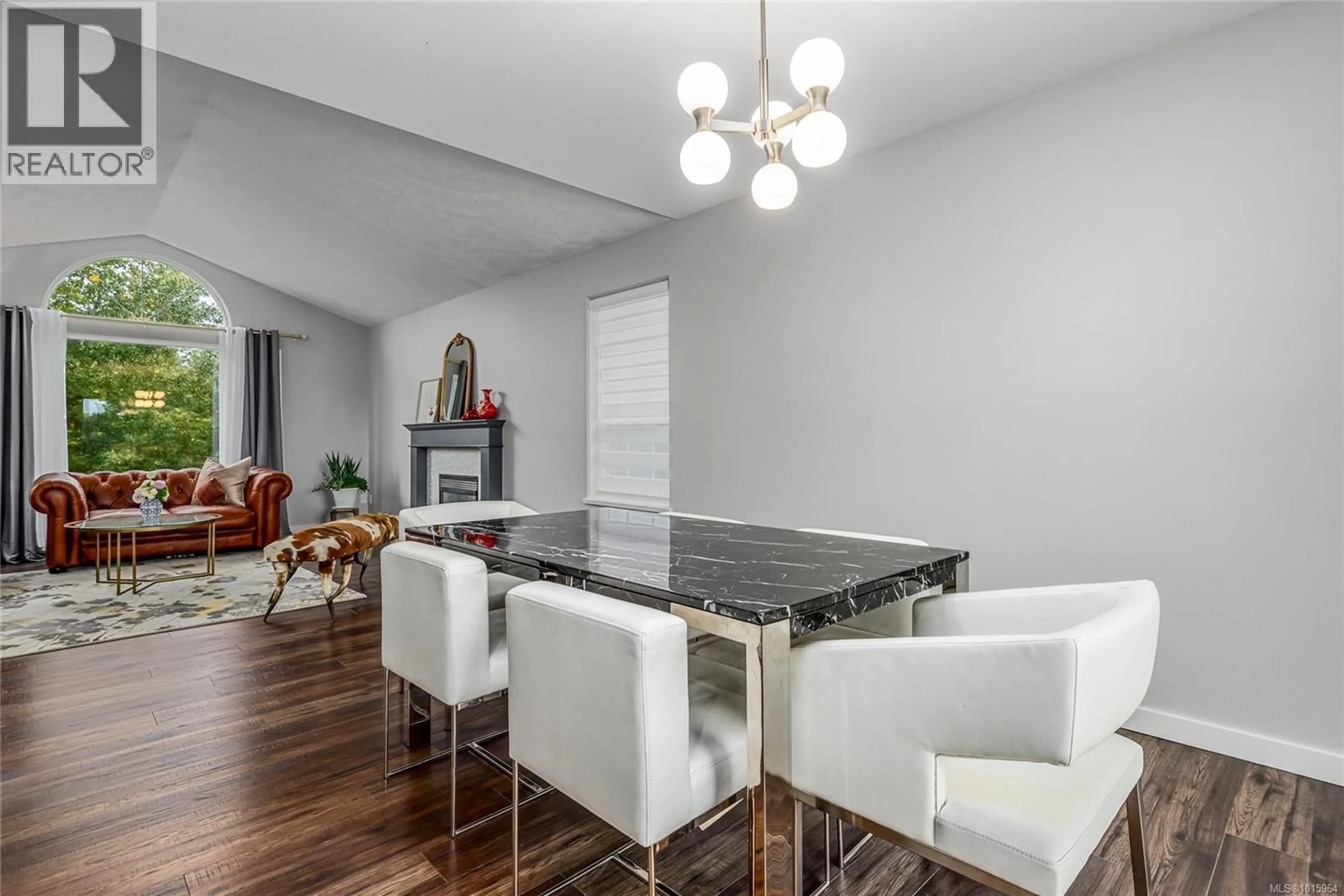 Dining room, wood/laminate floor for 890 WADDINGTON CRESCENT, Courtenay British Columbia V9N9H7