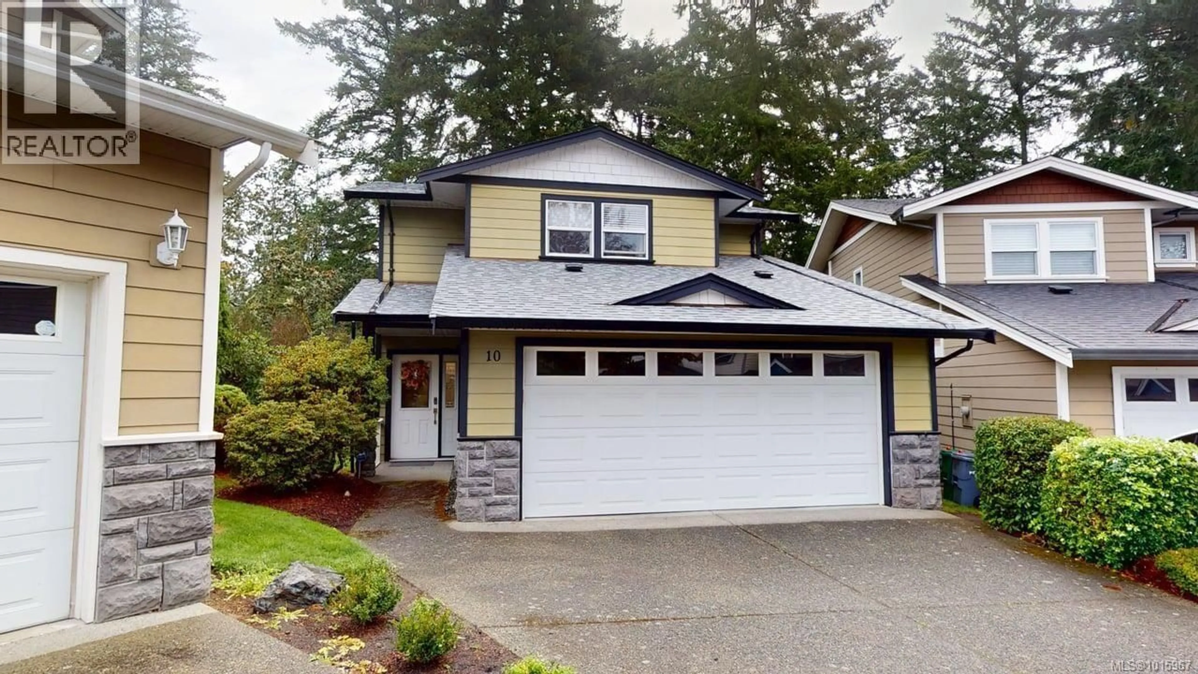 Home with vinyl exterior material, street for 10 - 95 TALCOTT ROAD, View Royal British Columbia V9B6L7