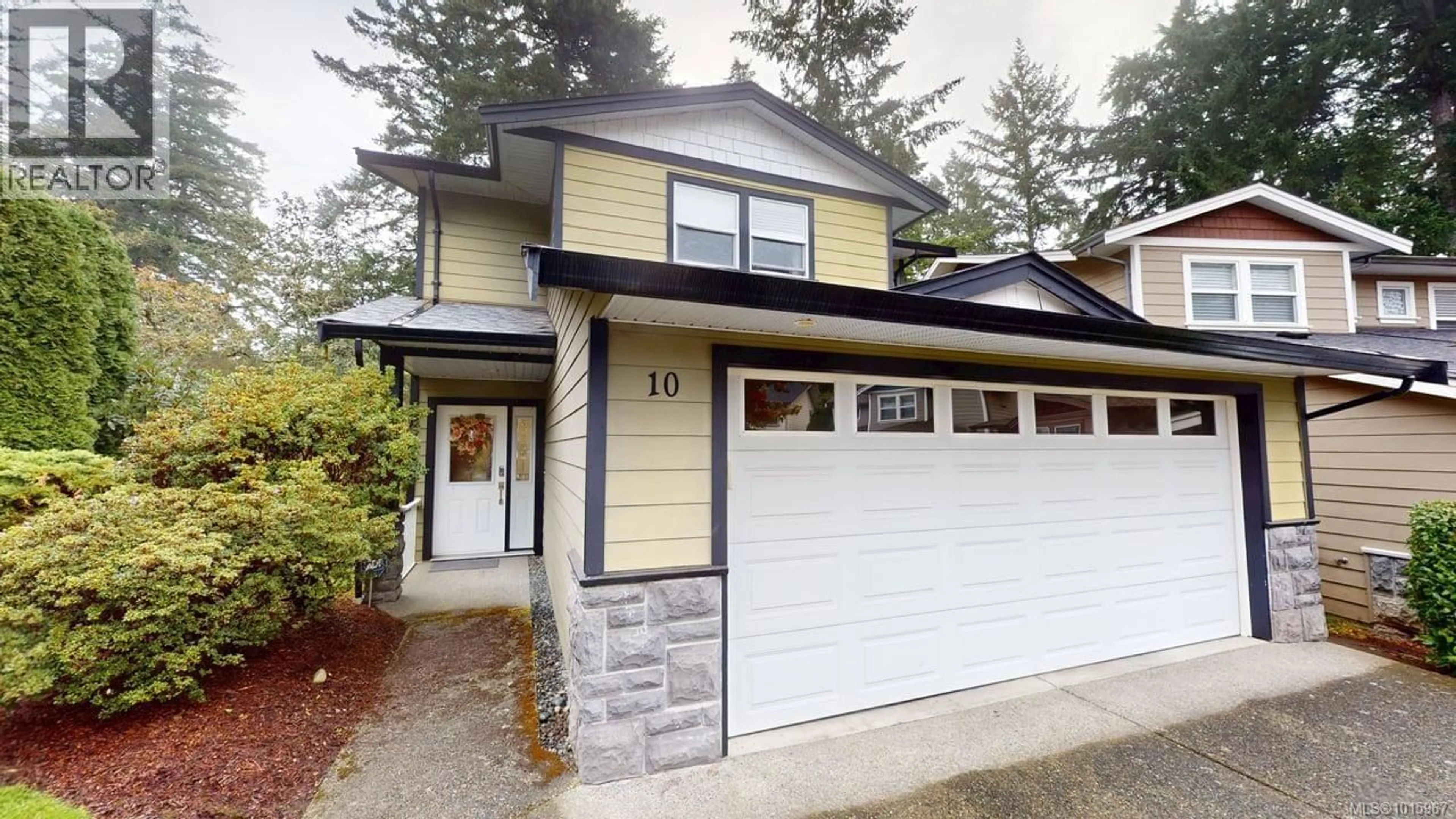 Home with vinyl exterior material, street for 10 - 95 TALCOTT ROAD, View Royal British Columbia V9B6L7