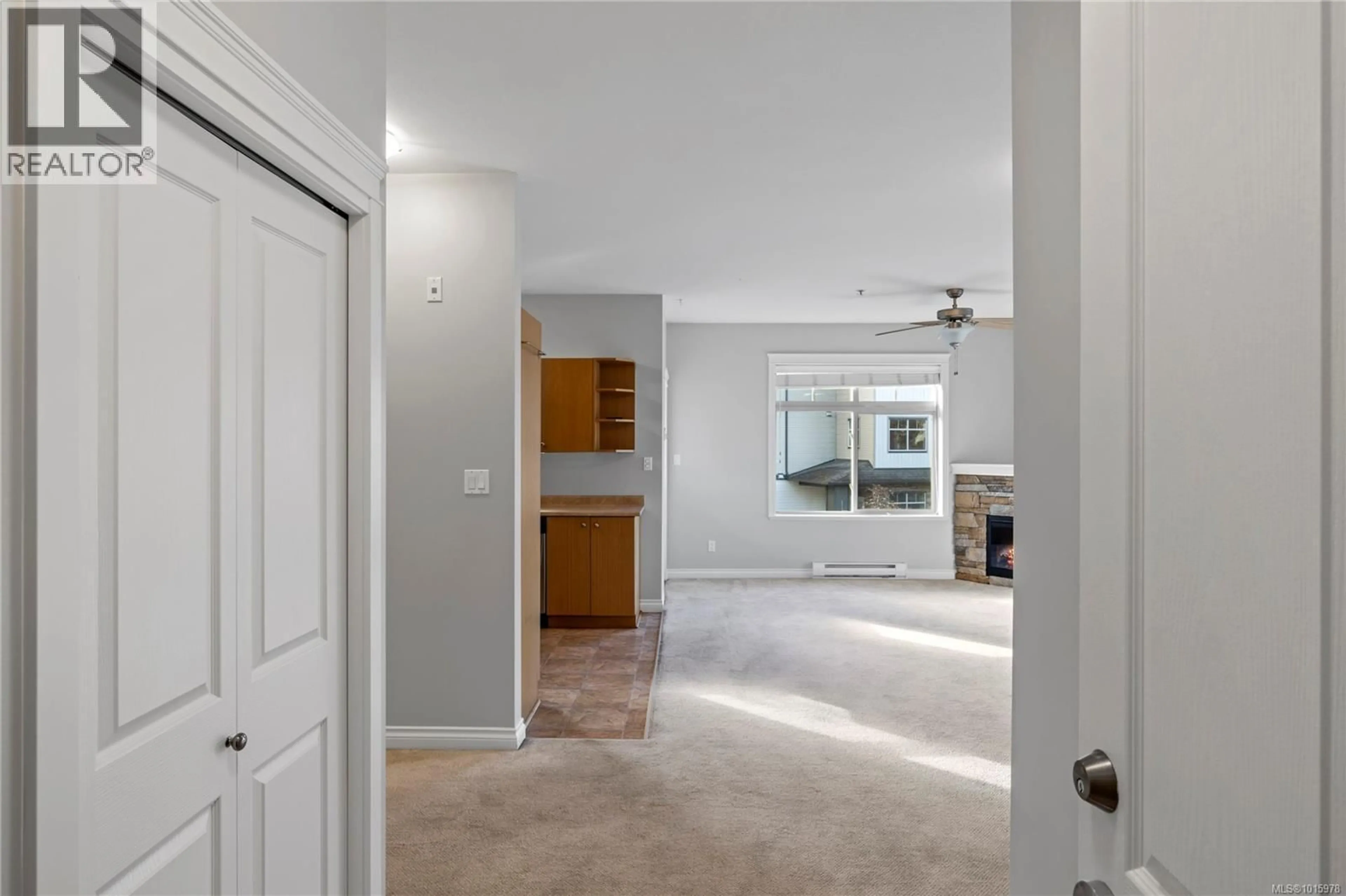 Indoor entryway for 206 - 2115 MEREDITH ROAD, Nanaimo British Columbia V9S2N2