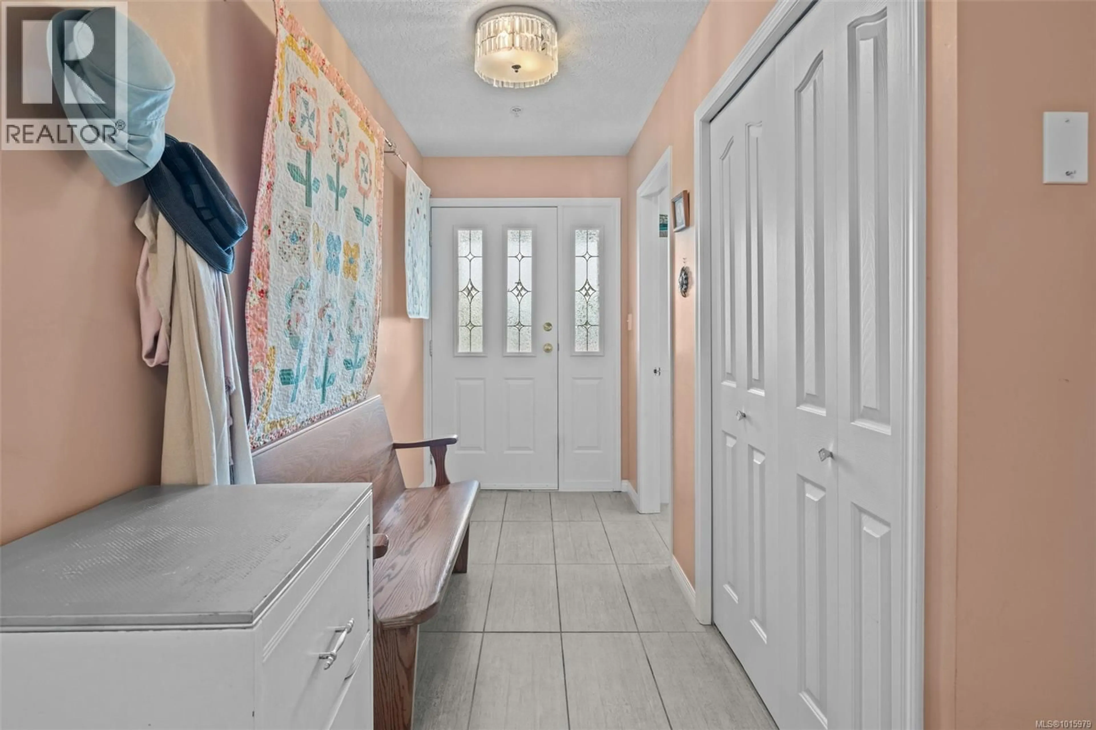 Indoor entryway for 22 - 126 HALLOWELL ROAD, View Royal British Columbia V9A7K2