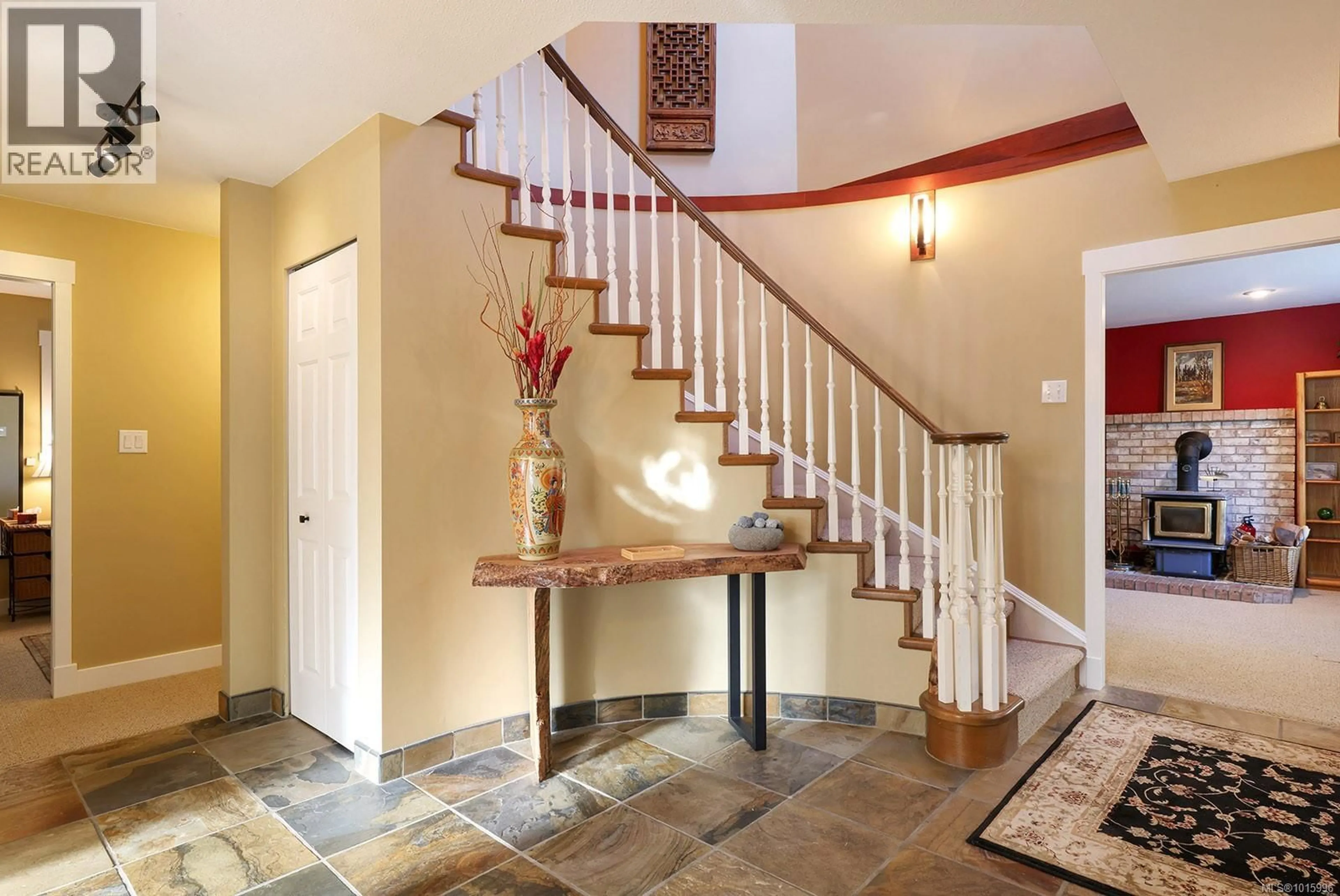 Indoor entryway for 1225 WALTER GAGE STREET, Comox British Columbia V9M3X1