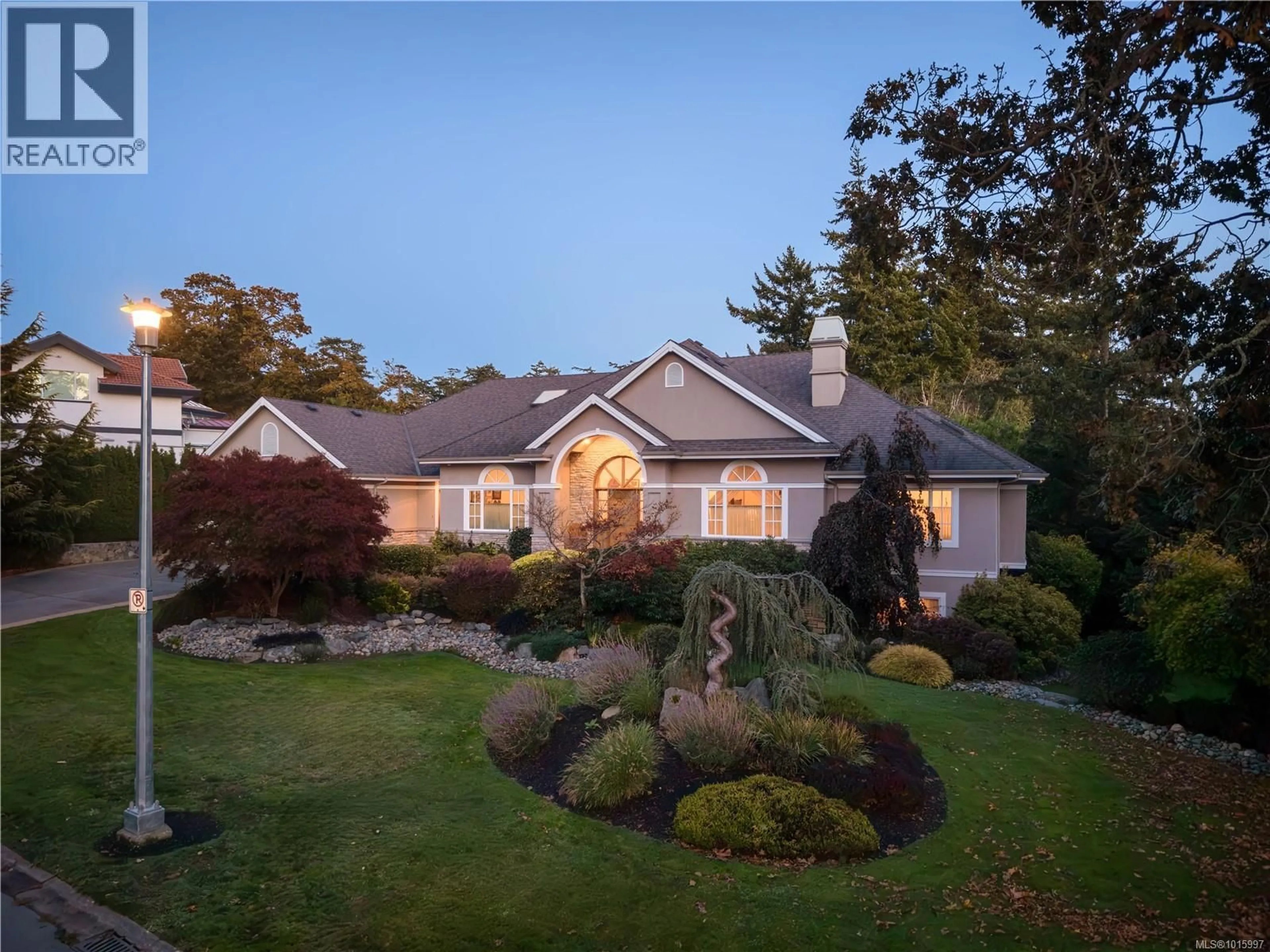 Unknown for 3721 ARBUTUS RIDGE, Saanich British Columbia V8N6B3