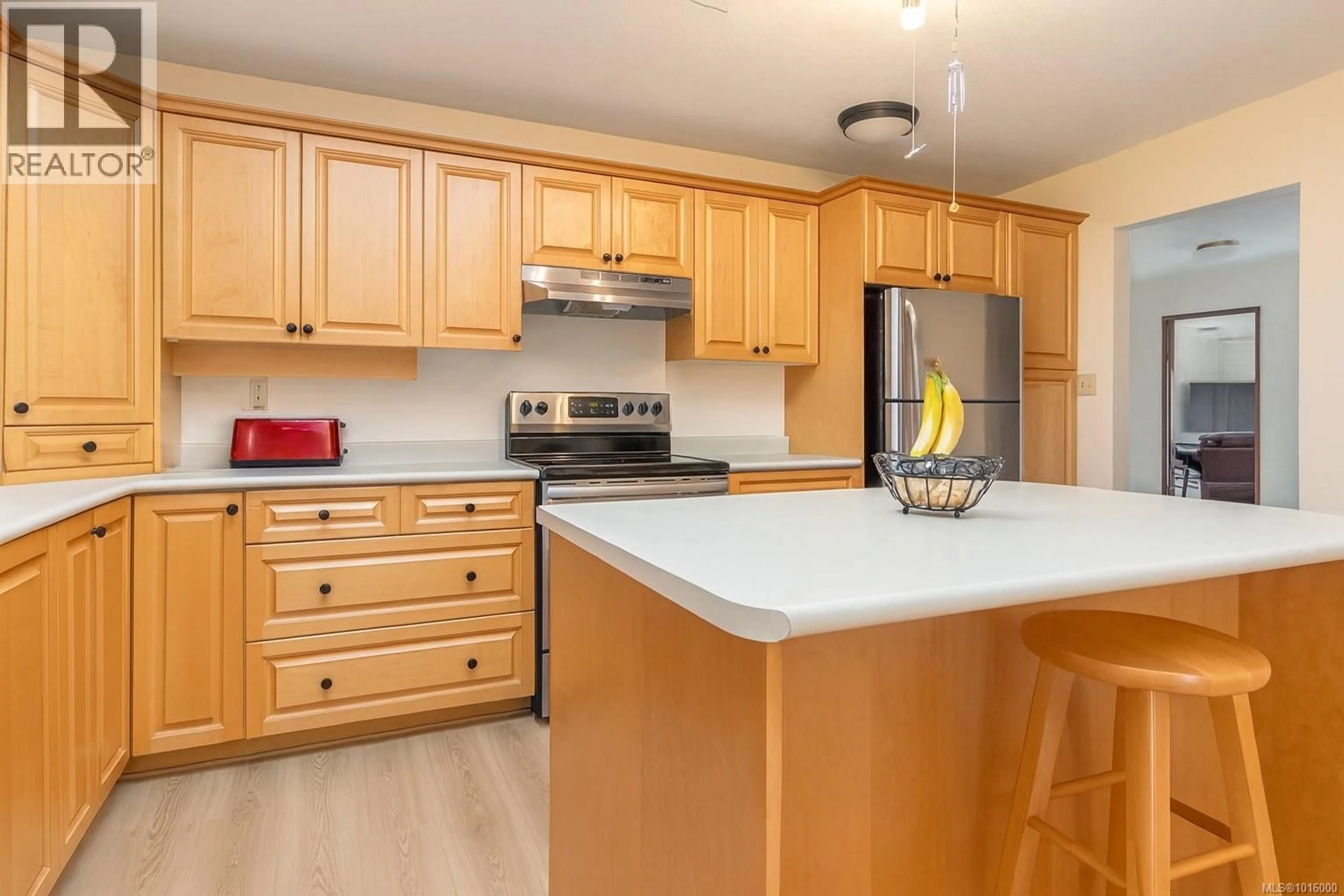 Standard kitchen, wood/laminate floor for 10880 GRANDVIEW ROAD, Saltair British Columbia V9G1Z7