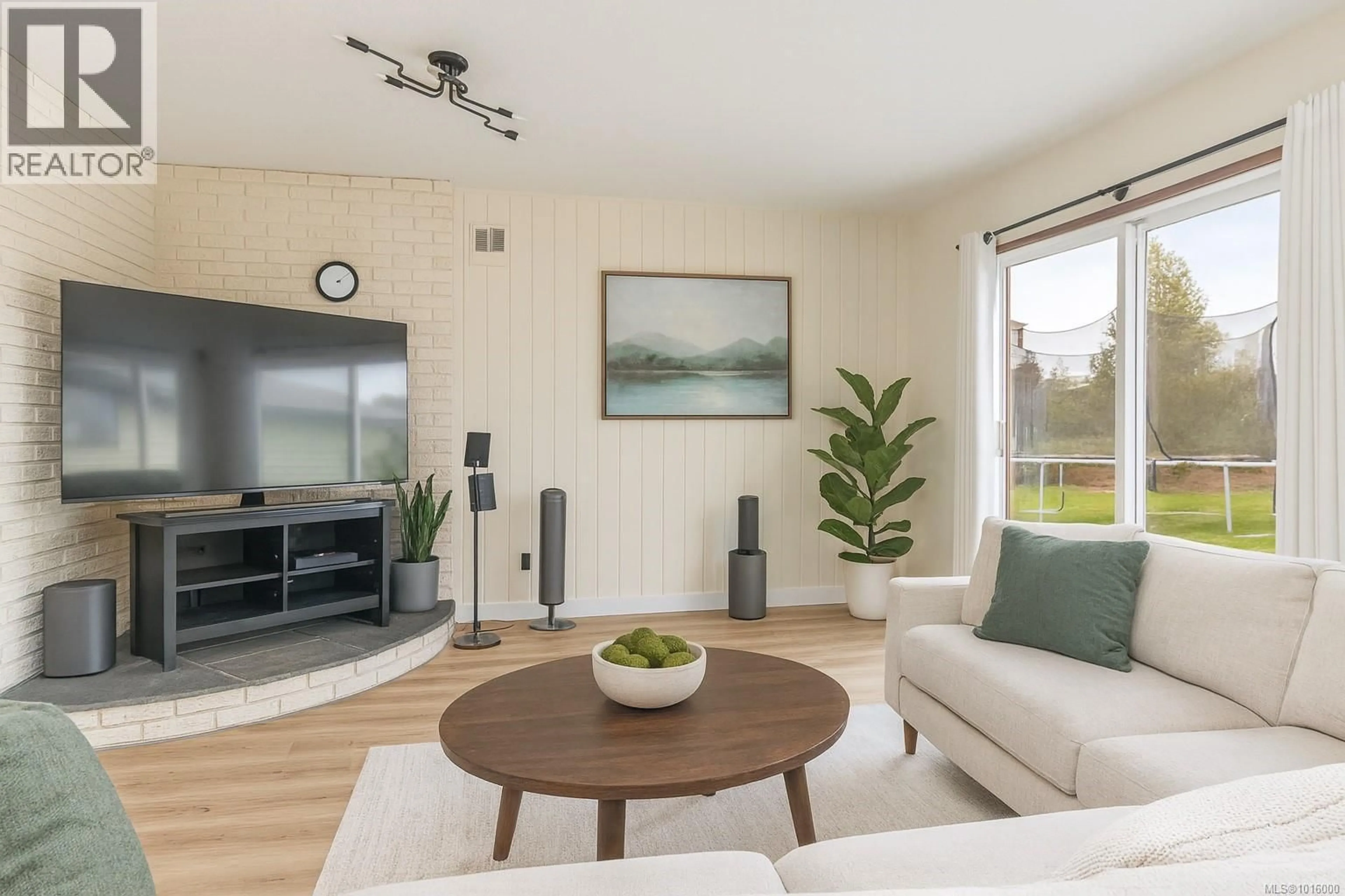 Living room with furniture, unknown for 10880 GRANDVIEW ROAD, Saltair British Columbia V9G1Z7