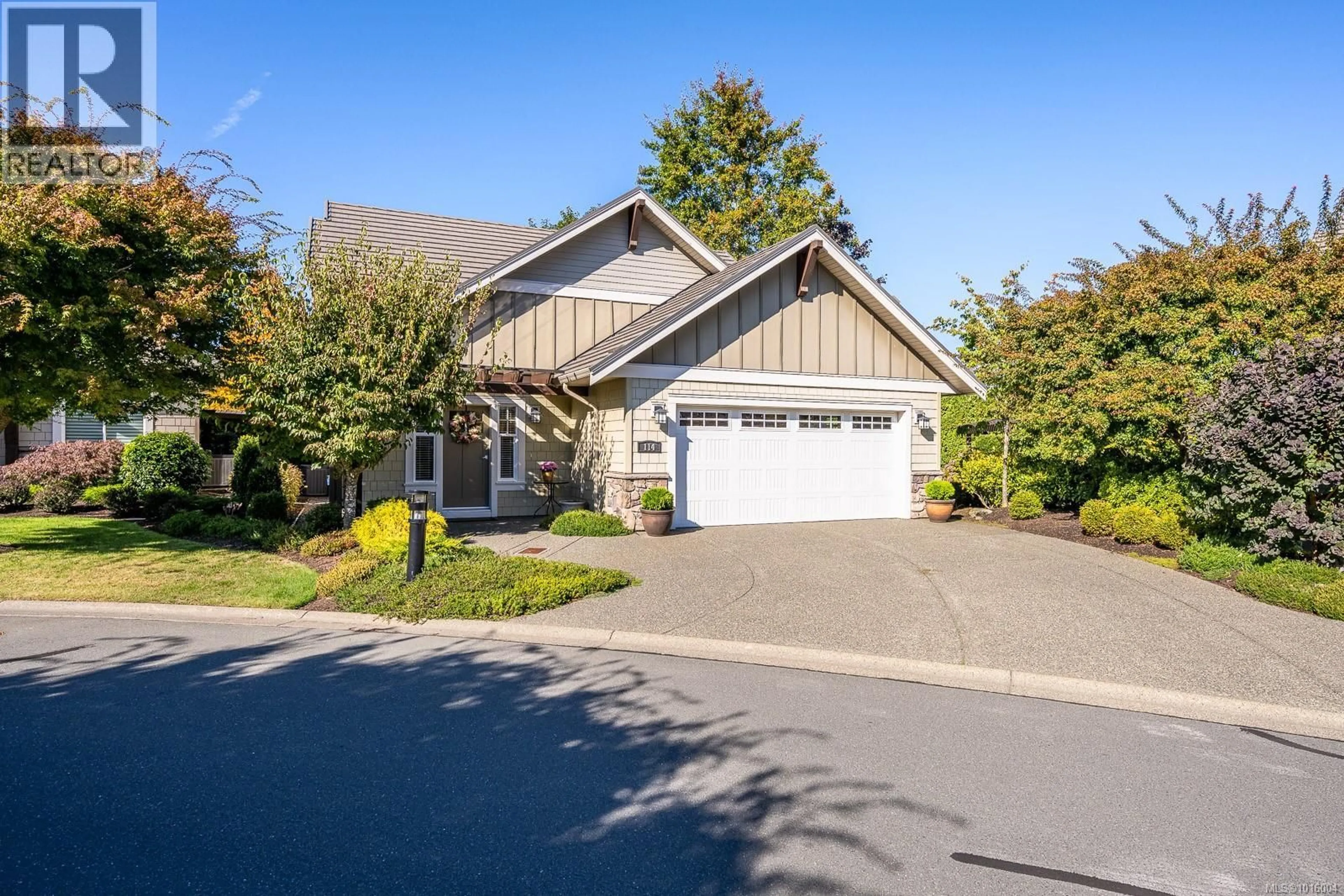 Home with vinyl exterior material, street for 114 - 1055 CROWN ISLE DRIVE, Courtenay British Columbia V9N0A5