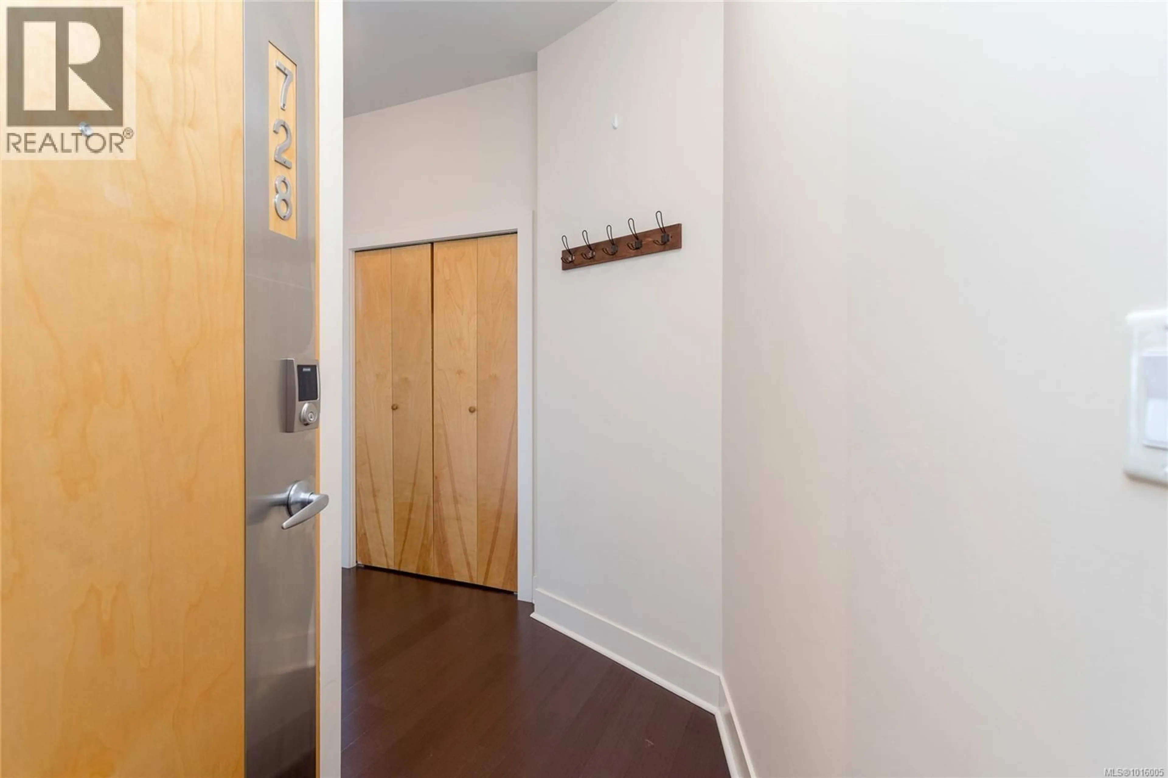 Indoor entryway for 728 - 2745 VETERANS MEMORIAL PARKWAY, Langford British Columbia V8X5C6