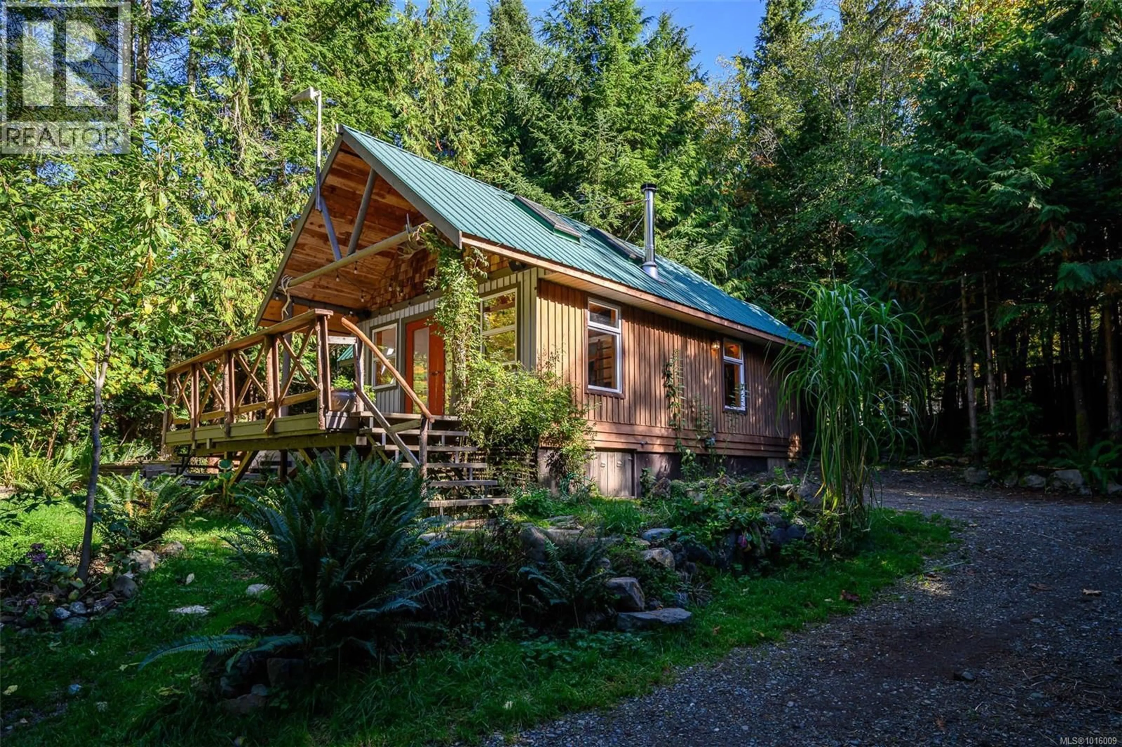 Shed for 584 SABRE ROAD, Sayward British Columbia V0P1R0
