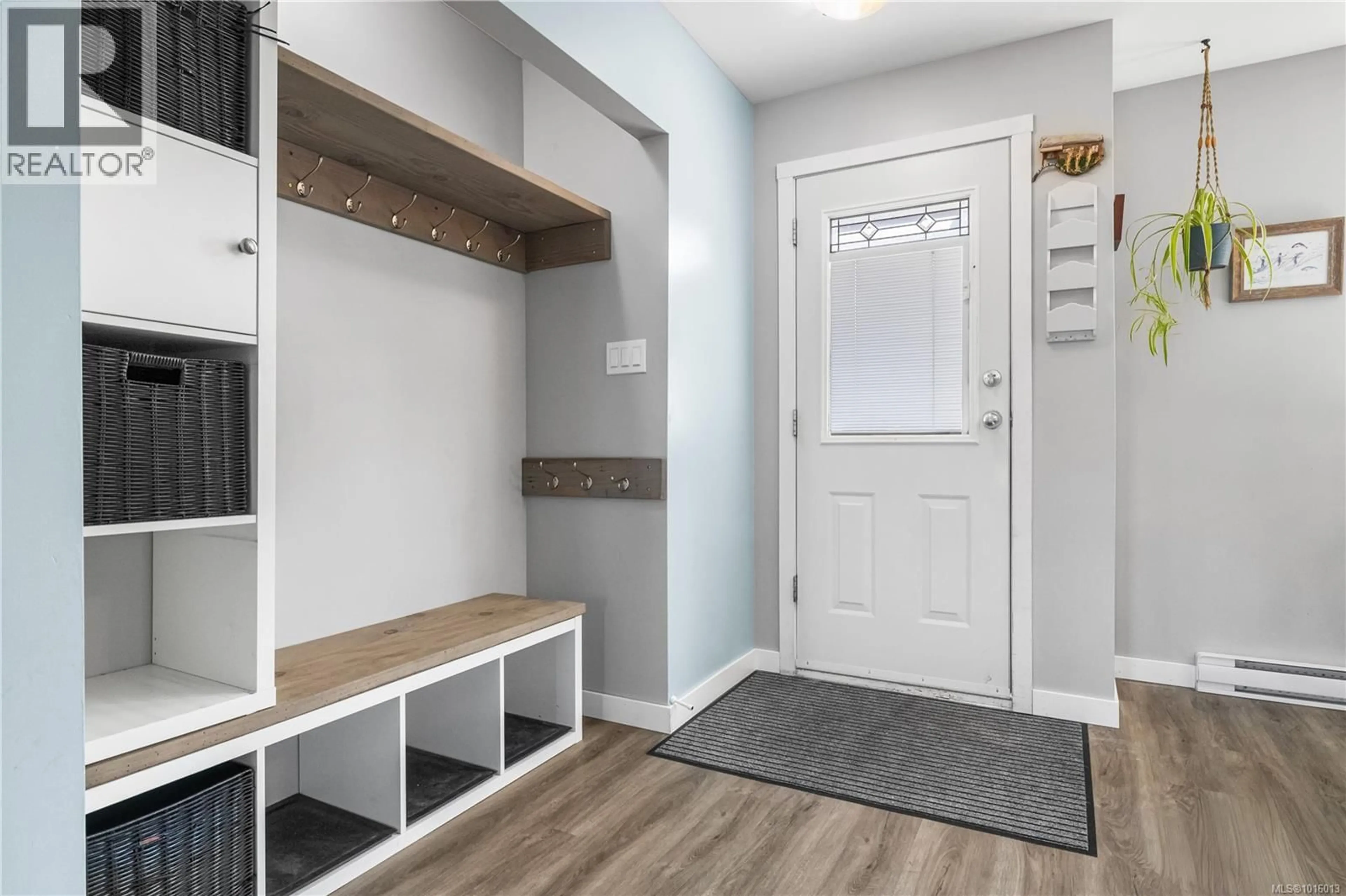 Indoor entryway for 2105 ARNASON ROAD, Campbell River British Columbia V9W5Z4