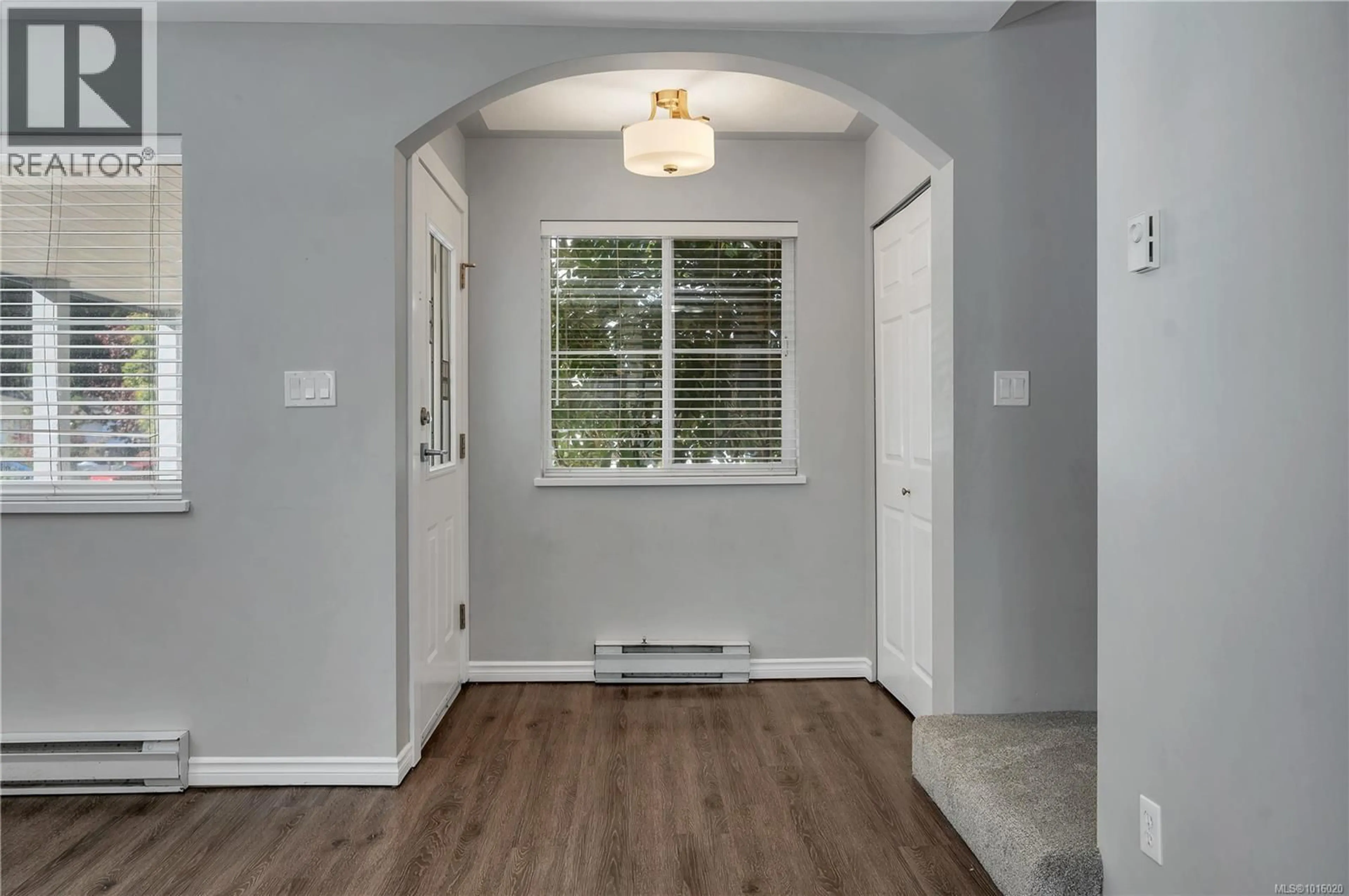 Indoor entryway for 14 - 1335 CREEKSIDE WAY, Campbell River British Columbia V9W8A9
