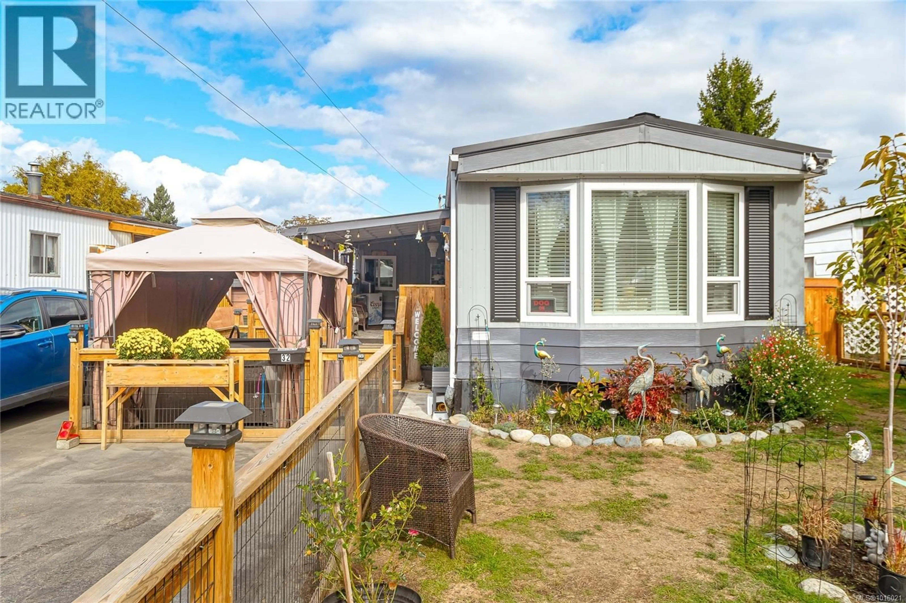 Home with vinyl exterior material, street for 32 - 1498 ADMIRALS ROAD, View Royal British Columbia V9A2R1