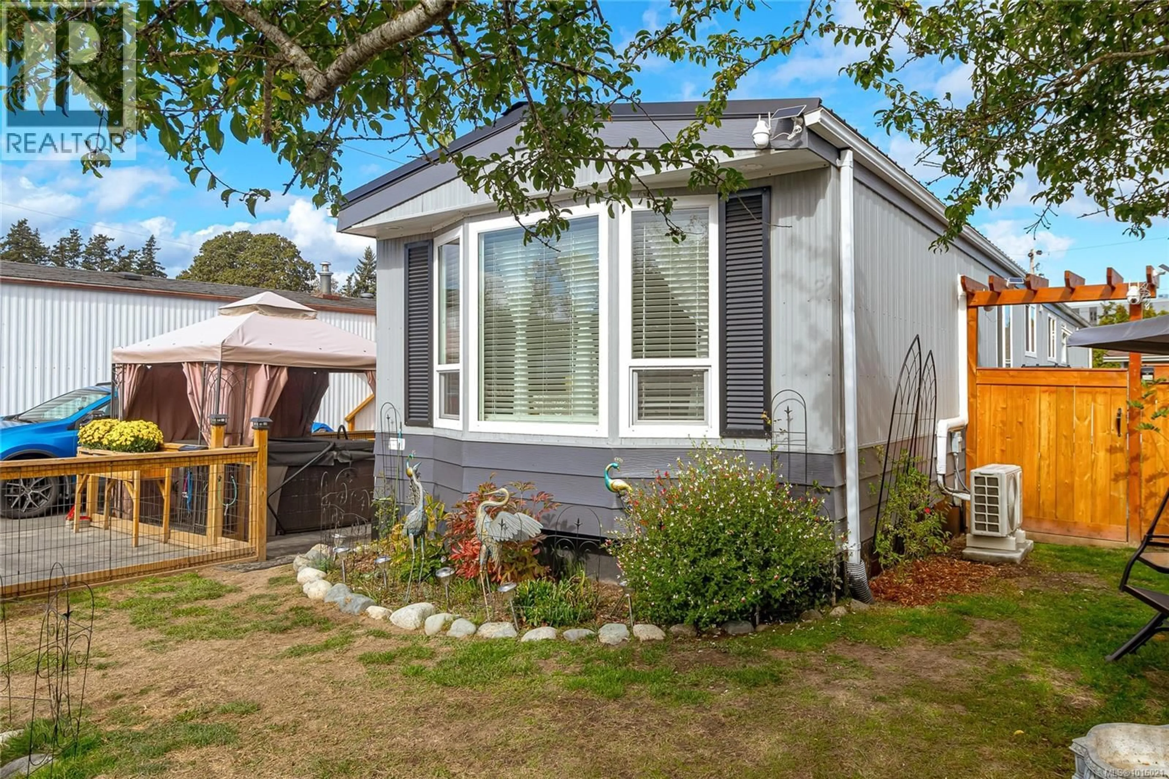 Home with vinyl exterior material, street for 32 - 1498 ADMIRALS ROAD, View Royal British Columbia V9A2R1