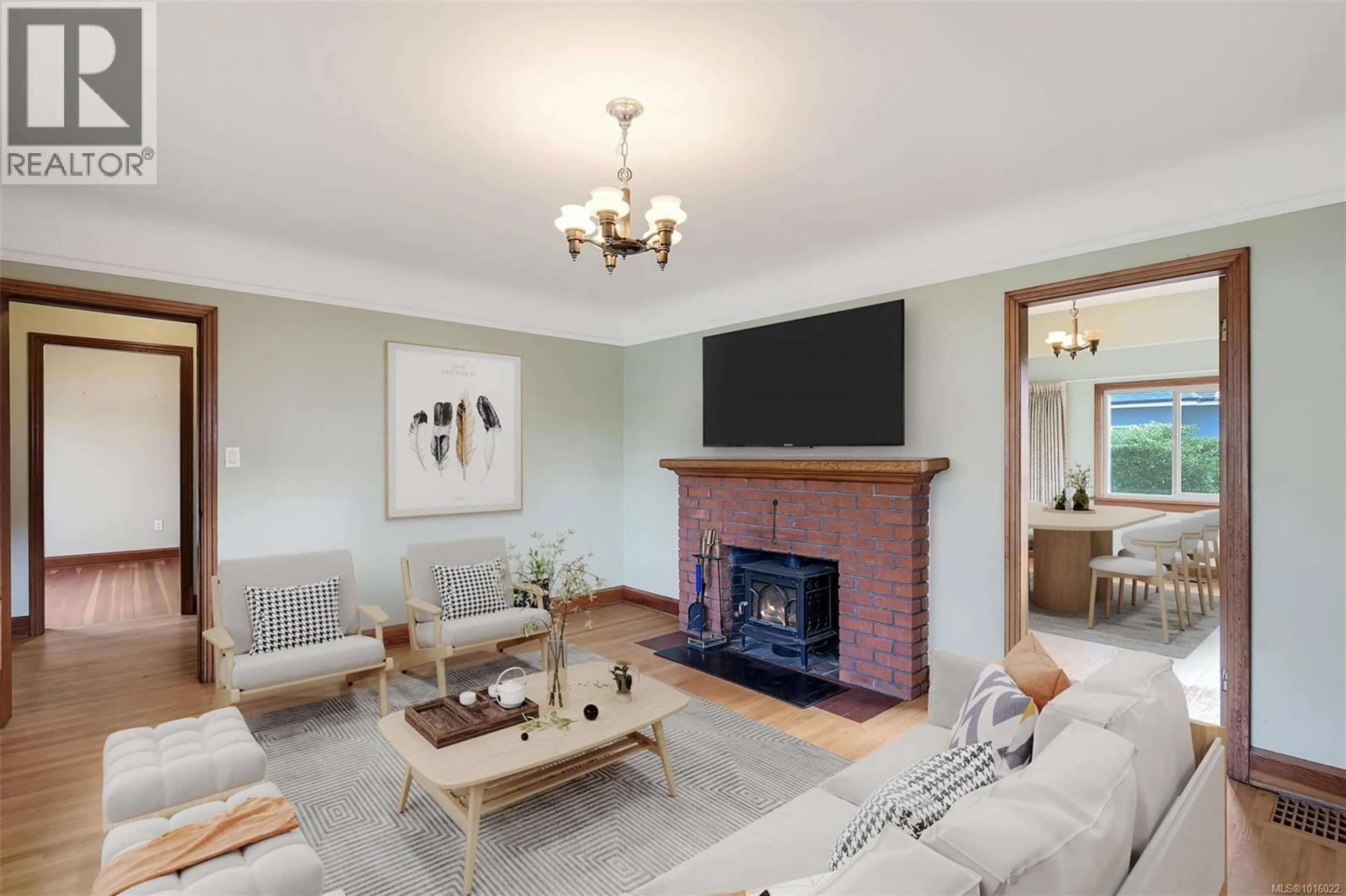 Living room with furniture, unknown for 501 LAMPSON STREET, Esquimalt British Columbia V9A5Z6