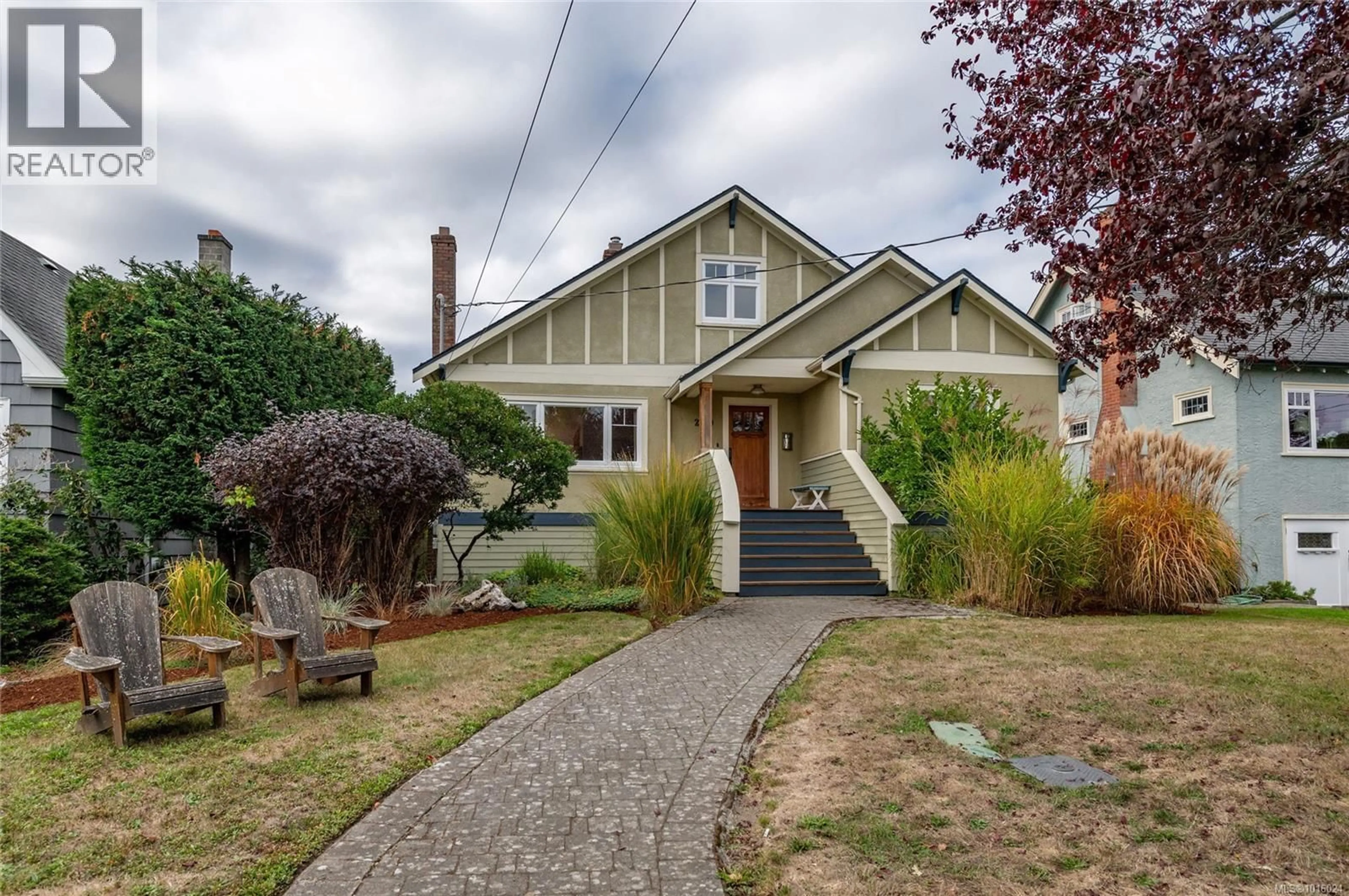 Home with vinyl exterior material, street for 2709 BURDICK AVENUE, Oak Bay British Columbia V8R3L8