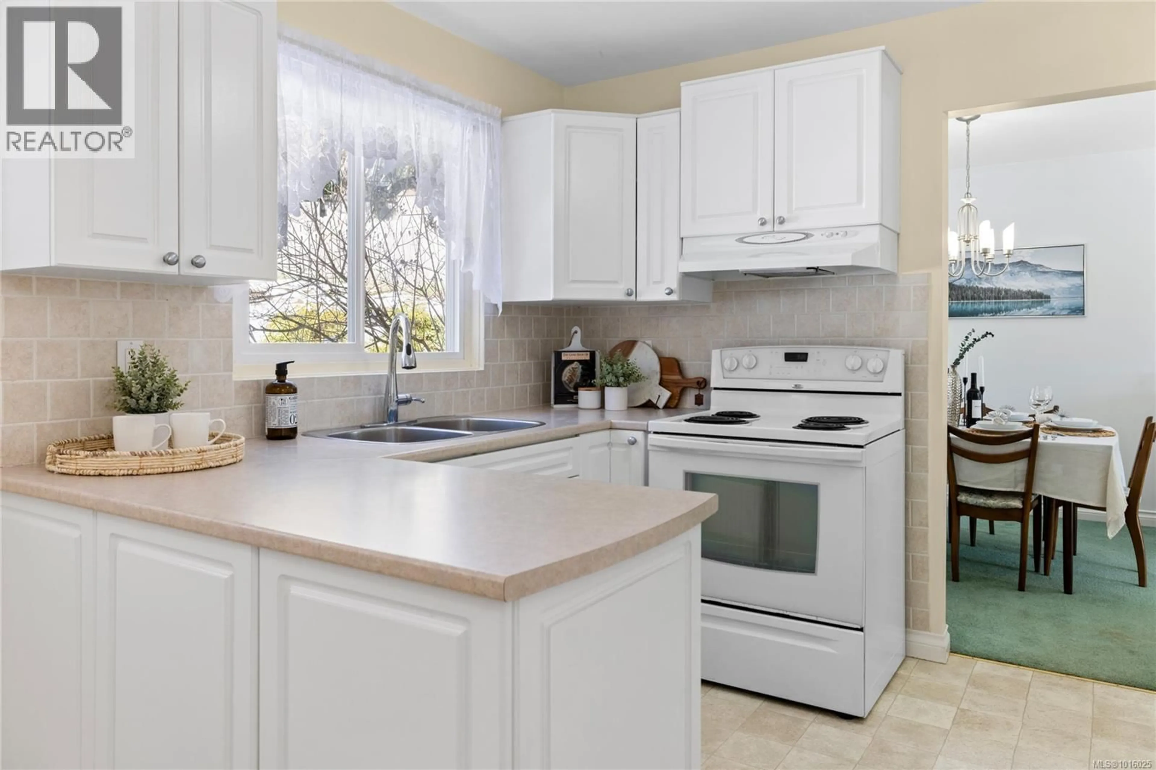 Standard kitchen, unknown for 3130 SMUGGLERS HILL DRIVE, Nanaimo British Columbia V9T1H8