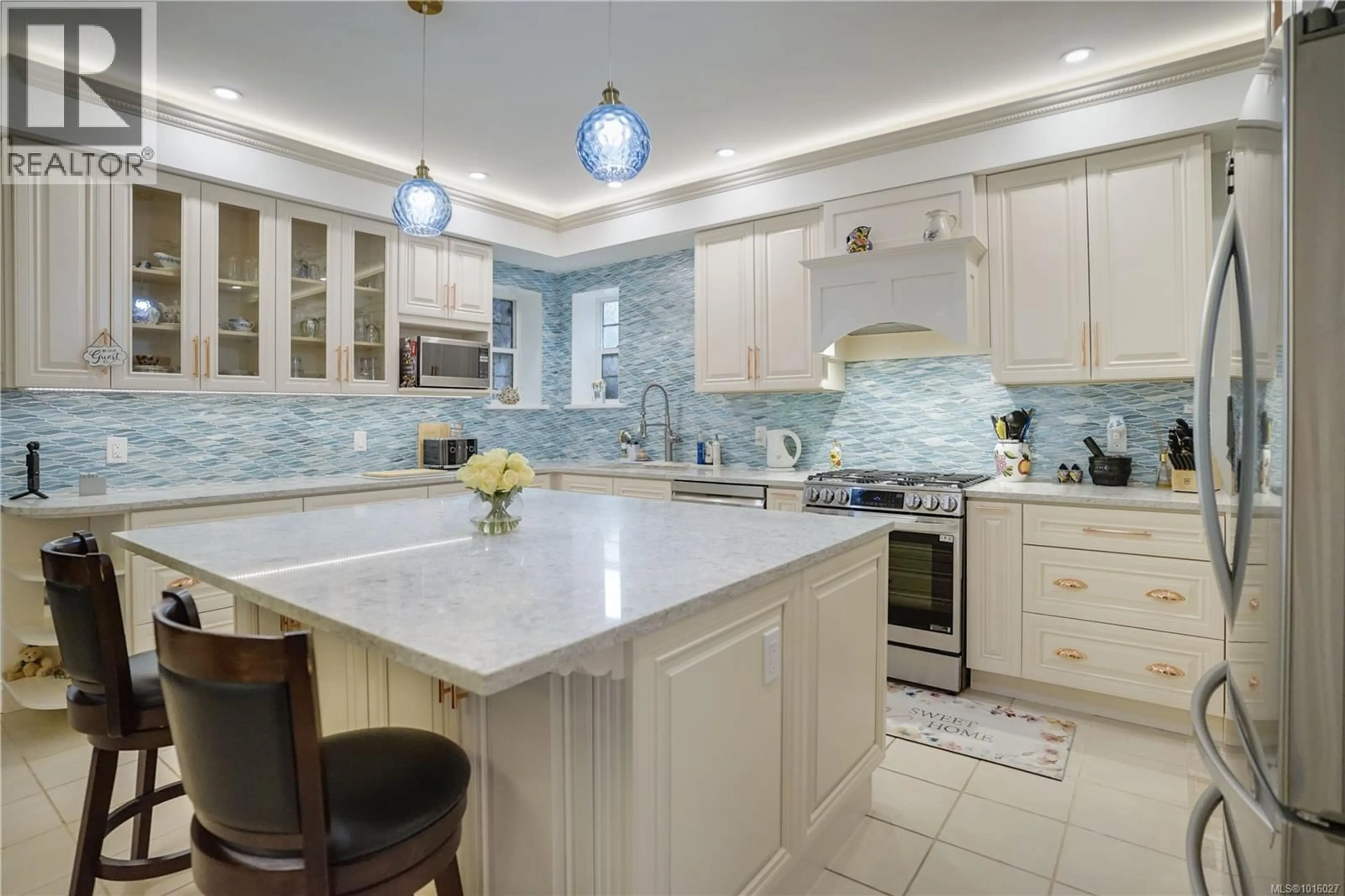 Contemporary kitchen, ceramic/tile floor for 2510 KINNOULL CRESCENT, Mill Bay British Columbia V8H1H3