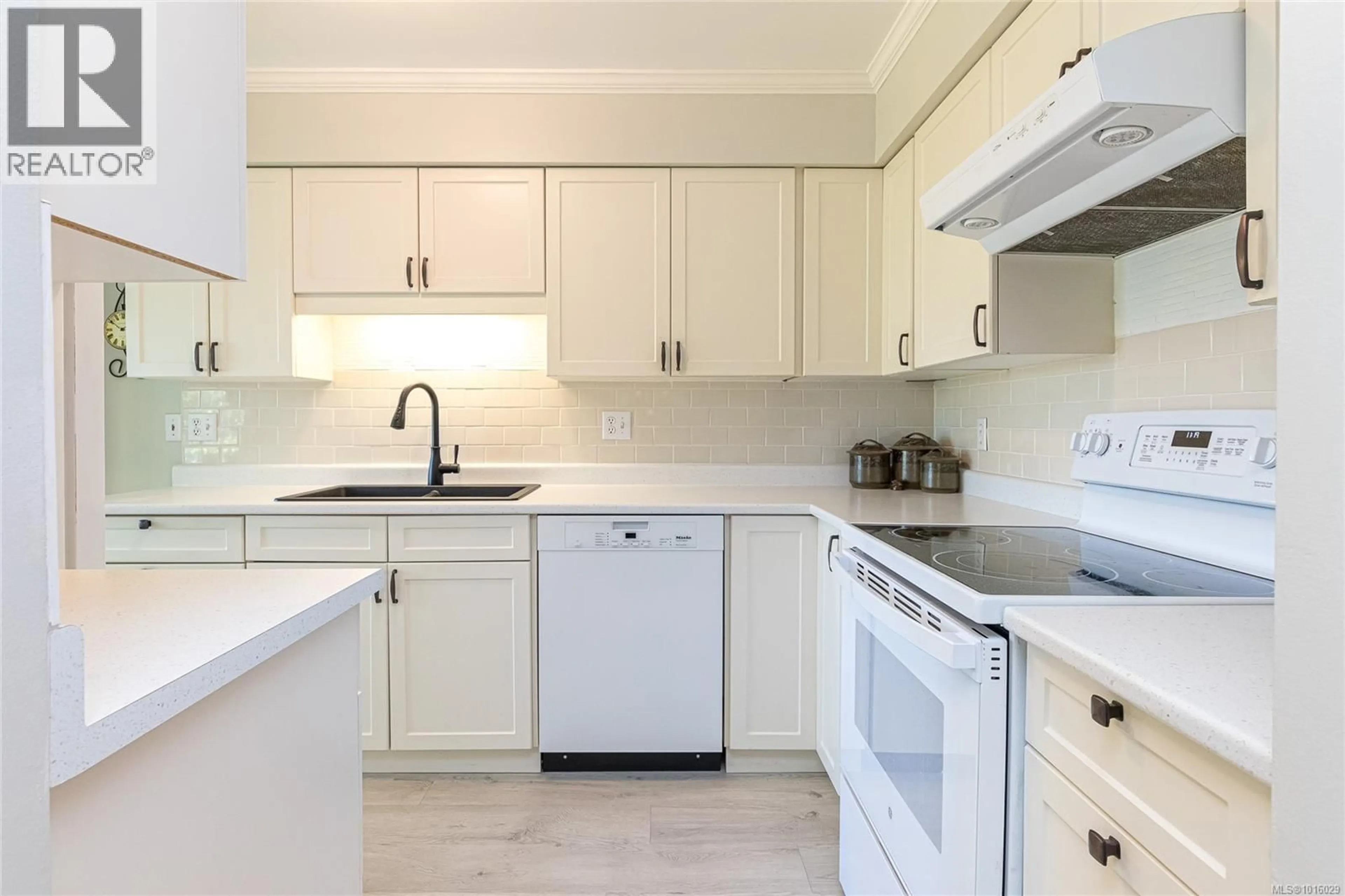 Standard kitchen, unknown for 3148 - 2600 FERGUSON ROAD, Central Saanich British Columbia V8M2C1