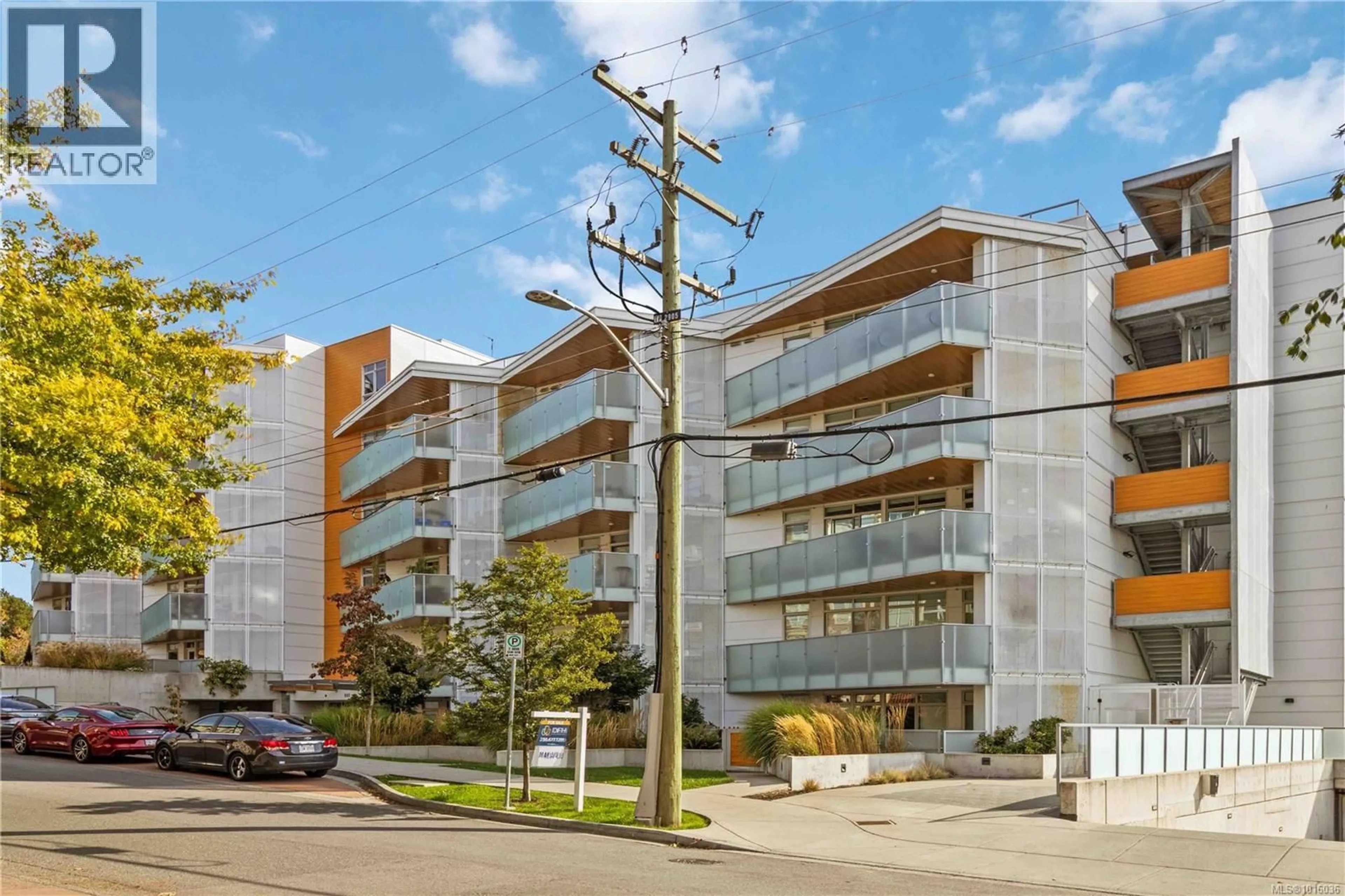 Patio, building for 311 - 881 SHORT STREET, Saanich British Columbia V8P2L3
