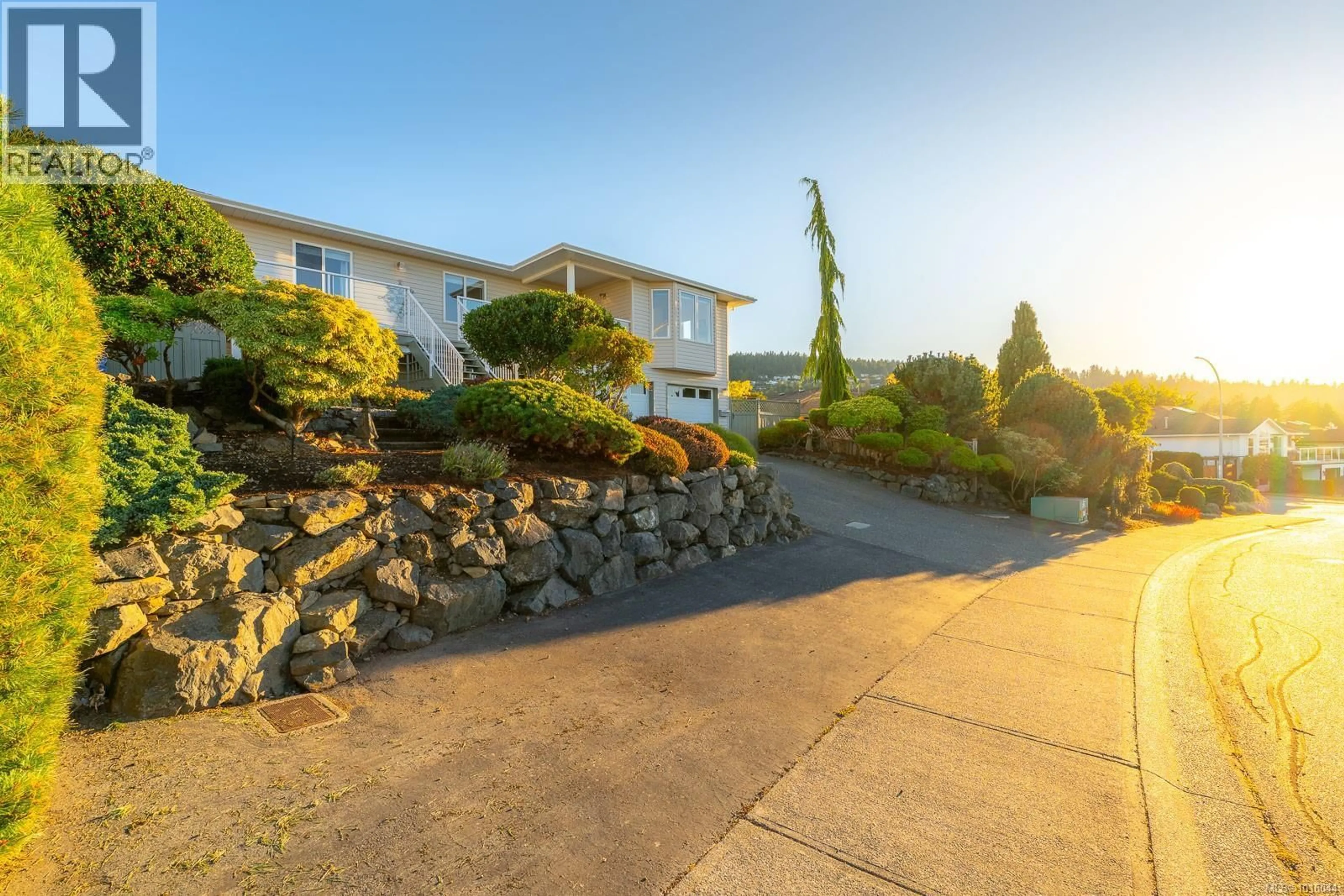 A pic from outside/outdoor area/front of a property/back of a property/a pic from drone, unknown for 5059 VISTA VIEW CRESCENT, Nanaimo British Columbia V9V1L6